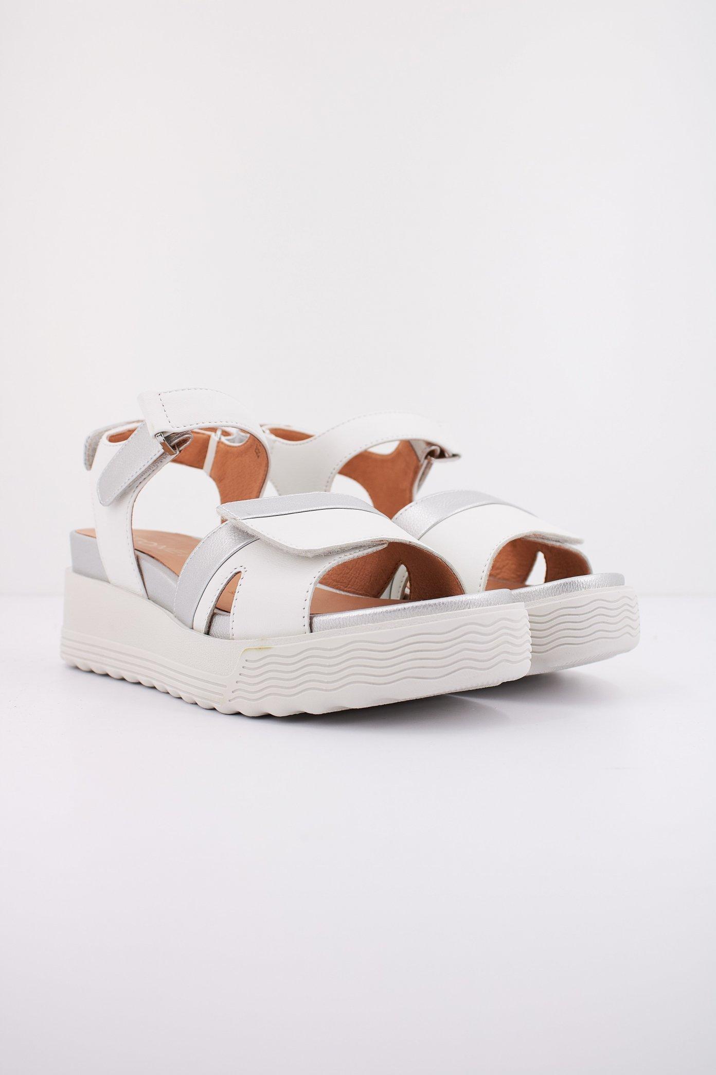 STONEFLY PARKY  en color BLANCO  (2)