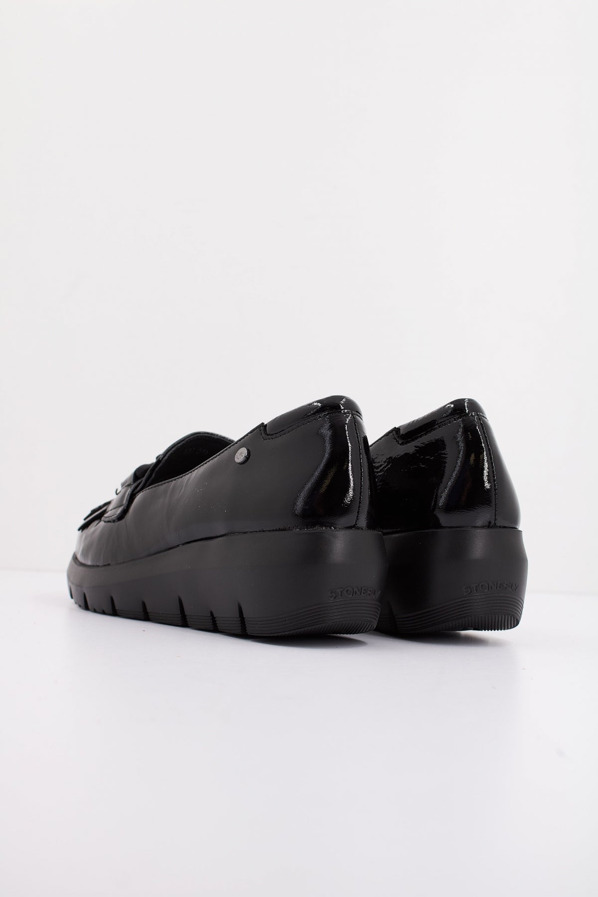 STONEFLY PLUME  PATENT LTH en color NEGRO  (4)