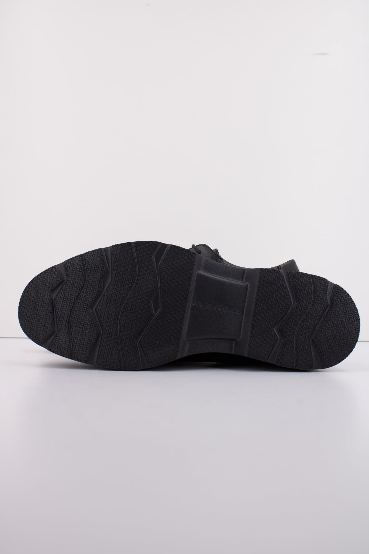 STONEFLY FOREVER  CALF LTH en color NEGRO  (5)
