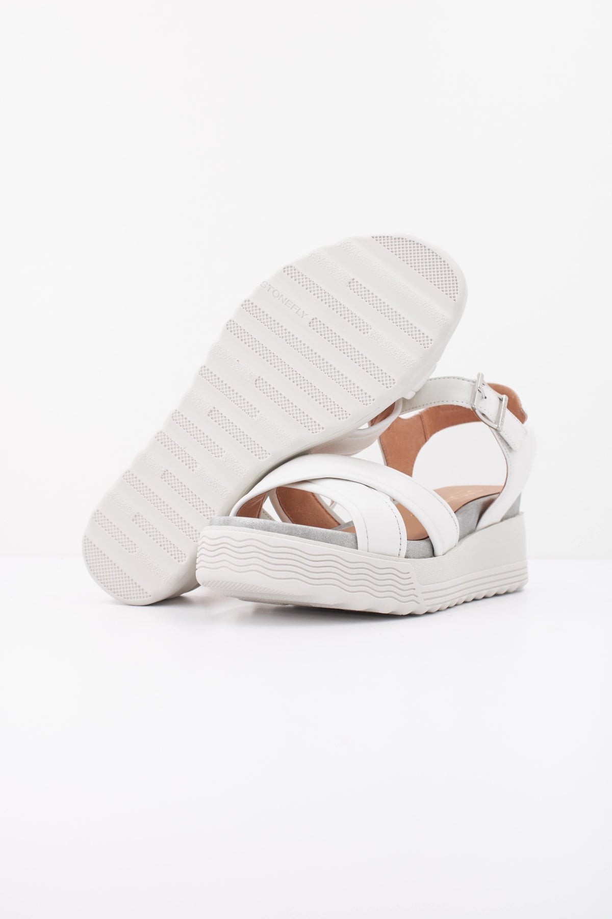STONEFLY PARKY  en color BLANCO  (5)