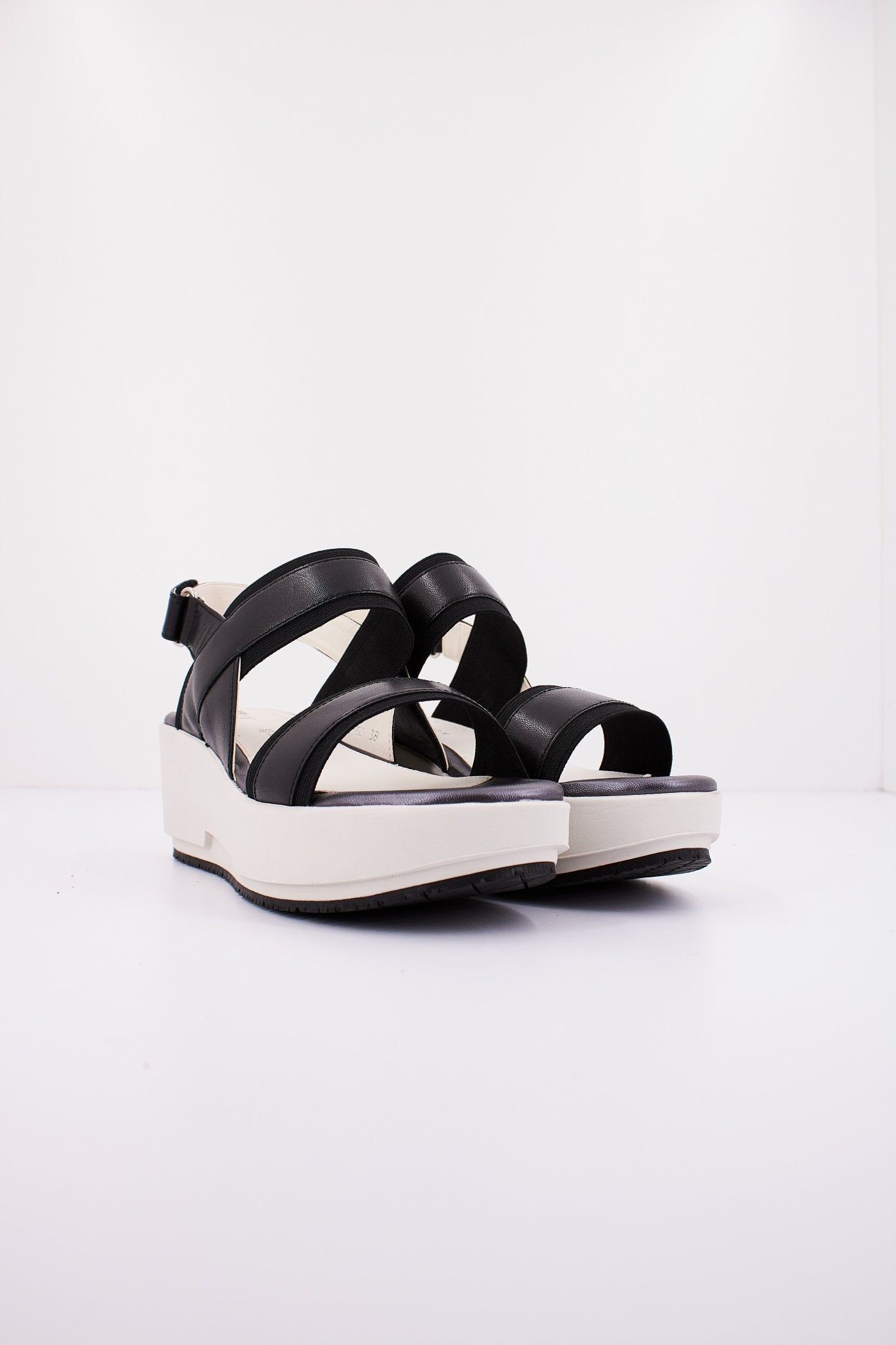STONEFLY KETTY  LAMINATED LTH en color NEGRO  (2)
