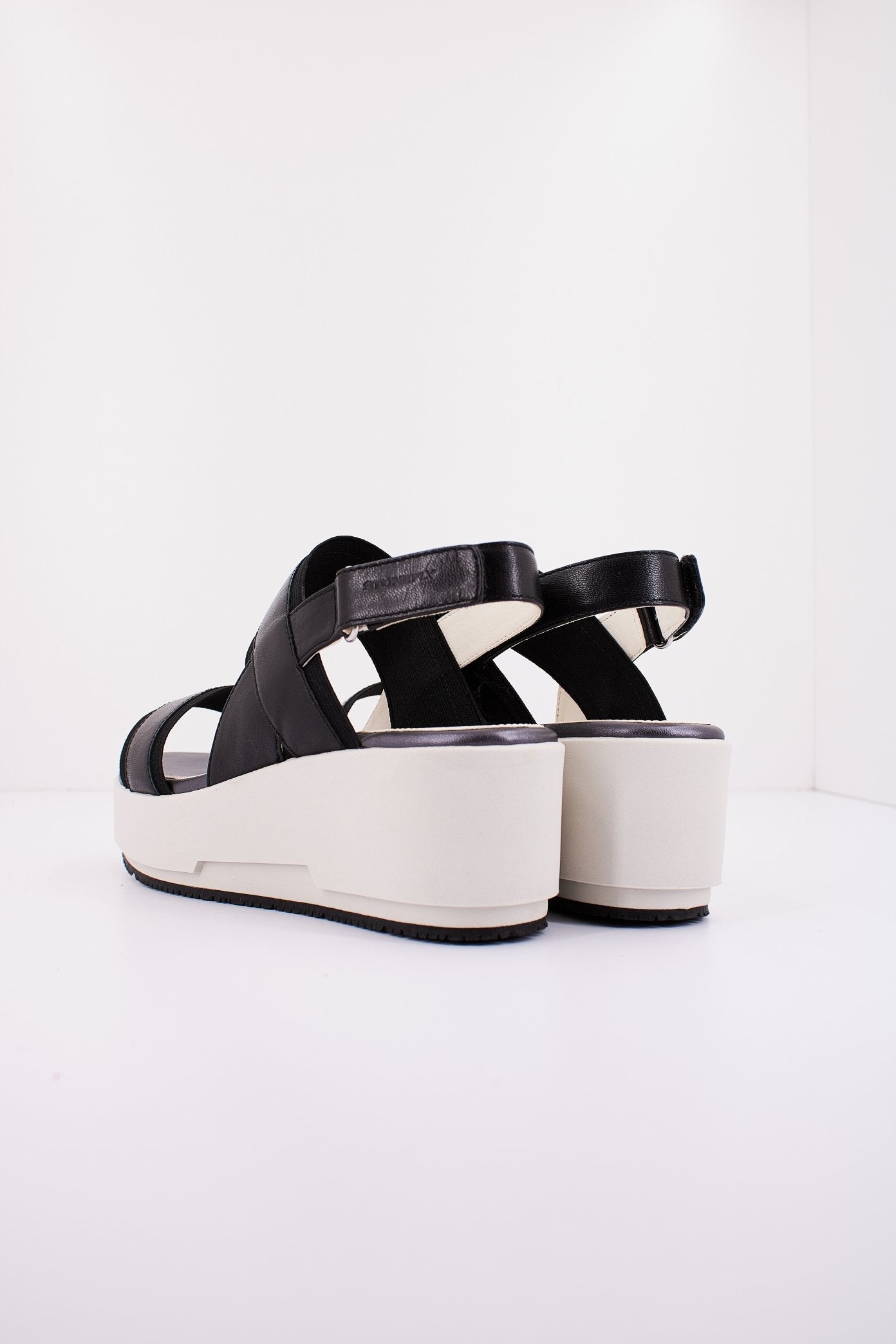 STONEFLY KETTY  LAMINATED LTH en color NEGRO  (3)