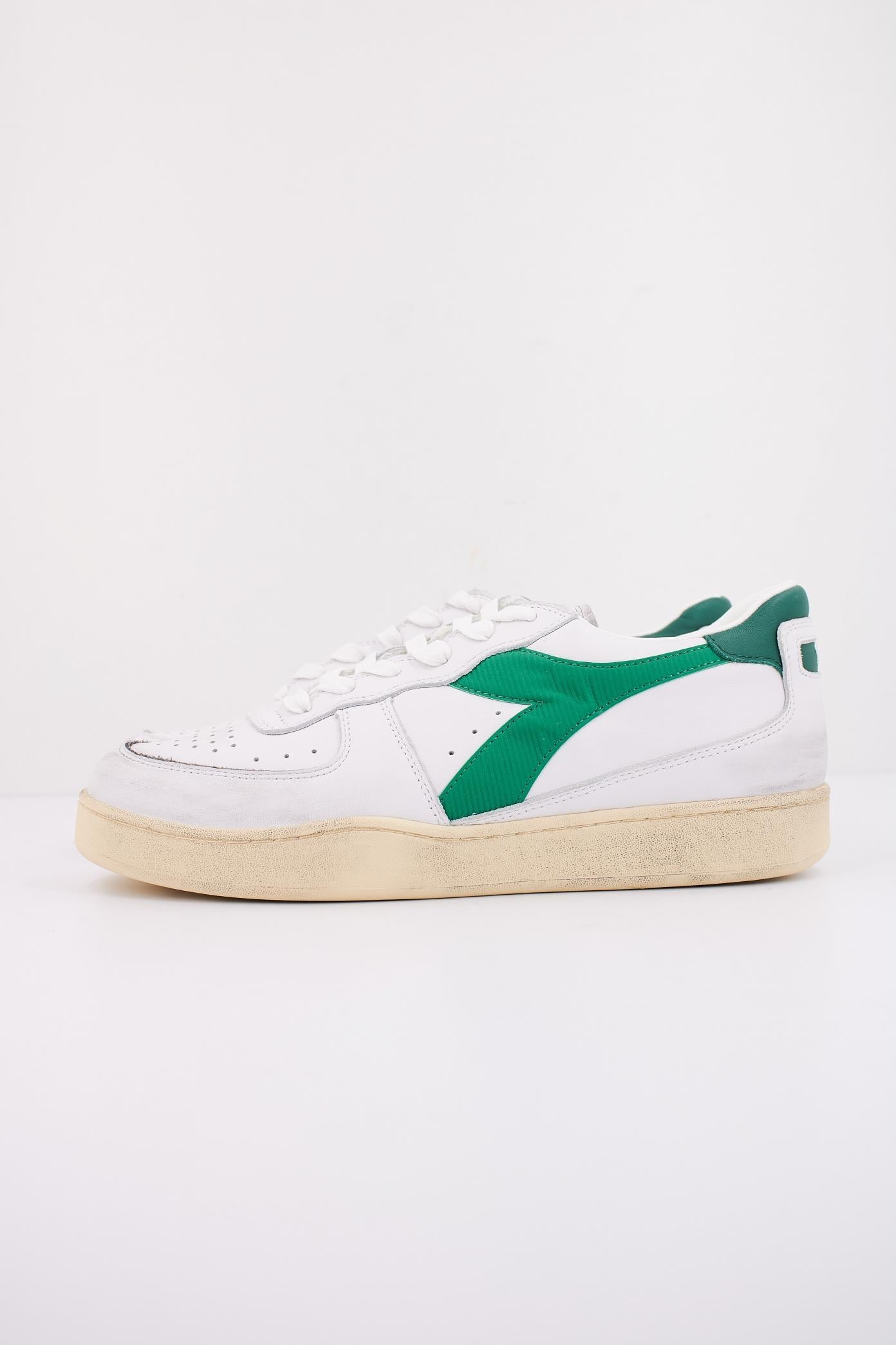 DIADORA HERITAGE BASKET LOW USED en color BLANCO  (1)