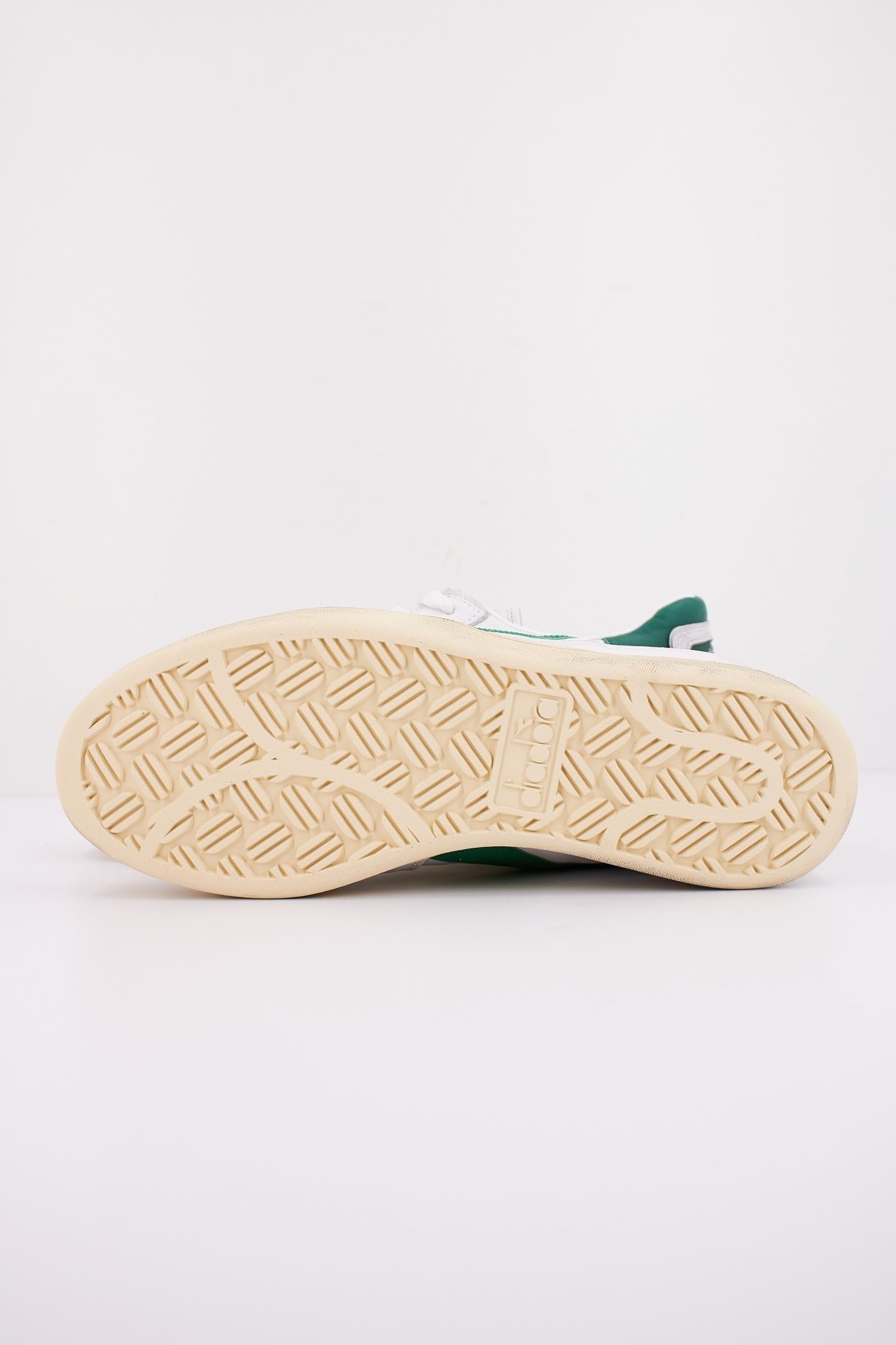 DIADORA HERITAGE BASKET LOW USED en color BLANCO  (5)