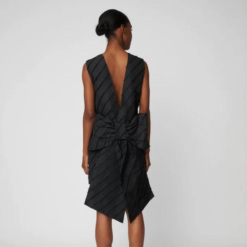 STELLA NOVA MINI DRESS WITH BOW DETAI en color NEGRO  (6)