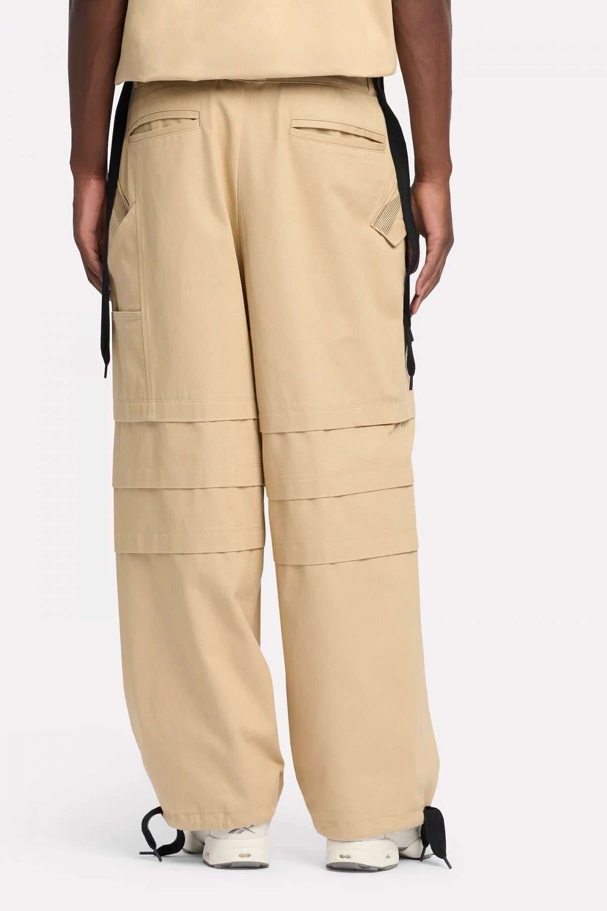 REEBOK CARPENTER PANT en color MARRON CLARO  (2)