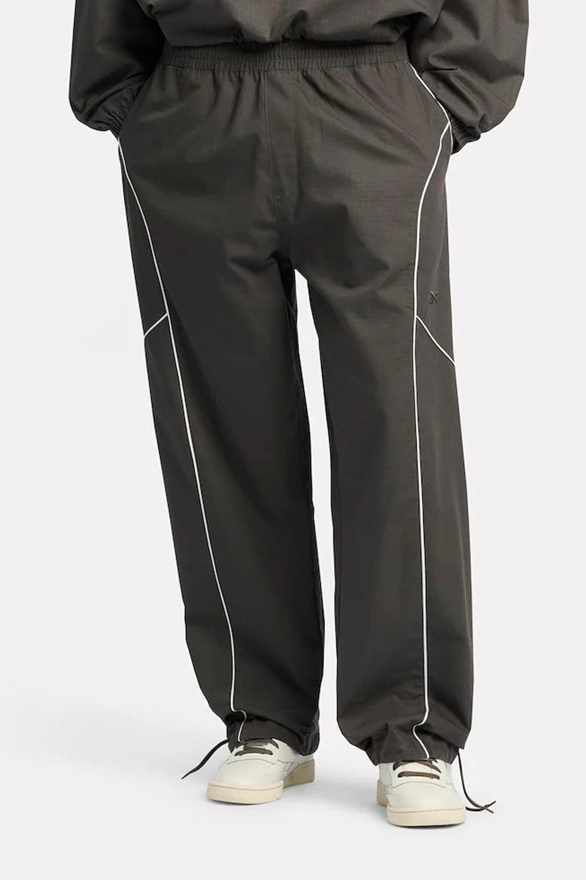 REEBOK TRACK PANT en color NEGRO  (1)