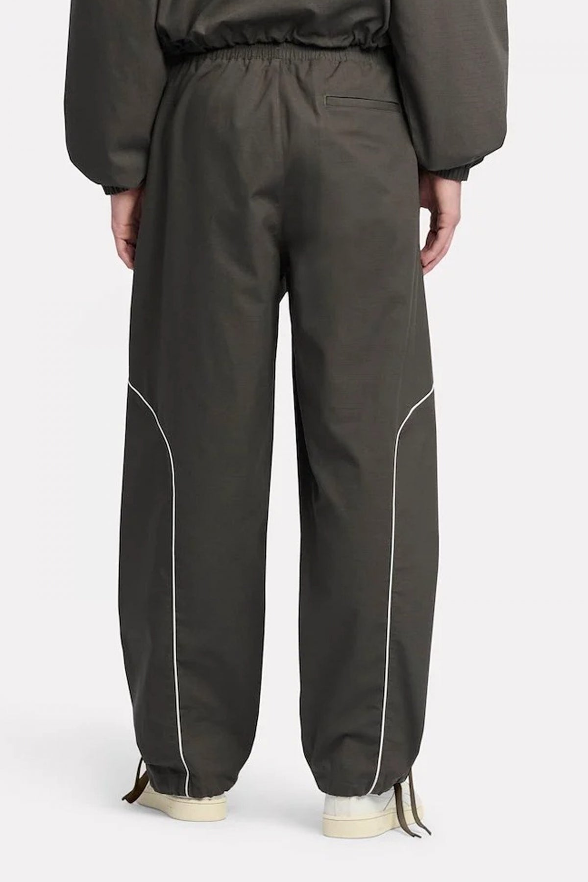REEBOK TRACK PANT en color NEGRO  (2)