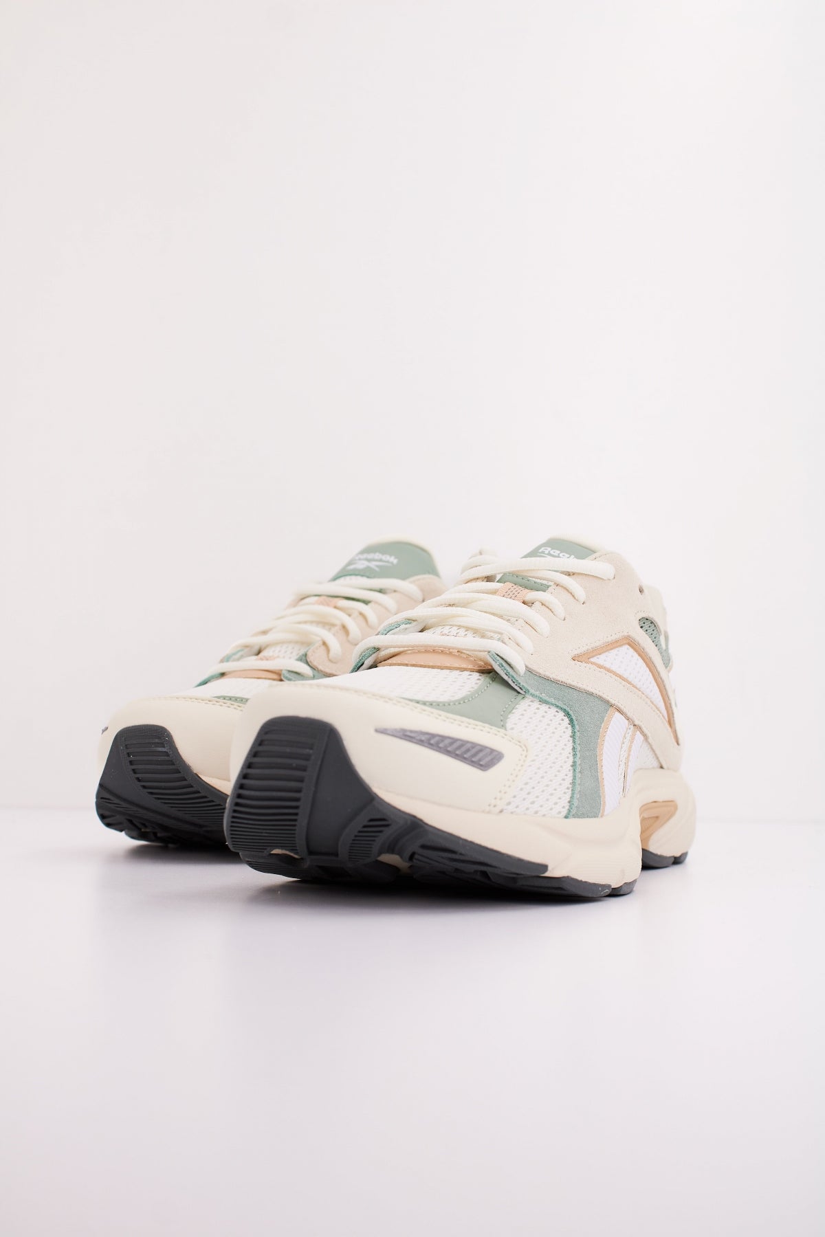 REEBOK ROAD PRIME en color BEIS  (2)