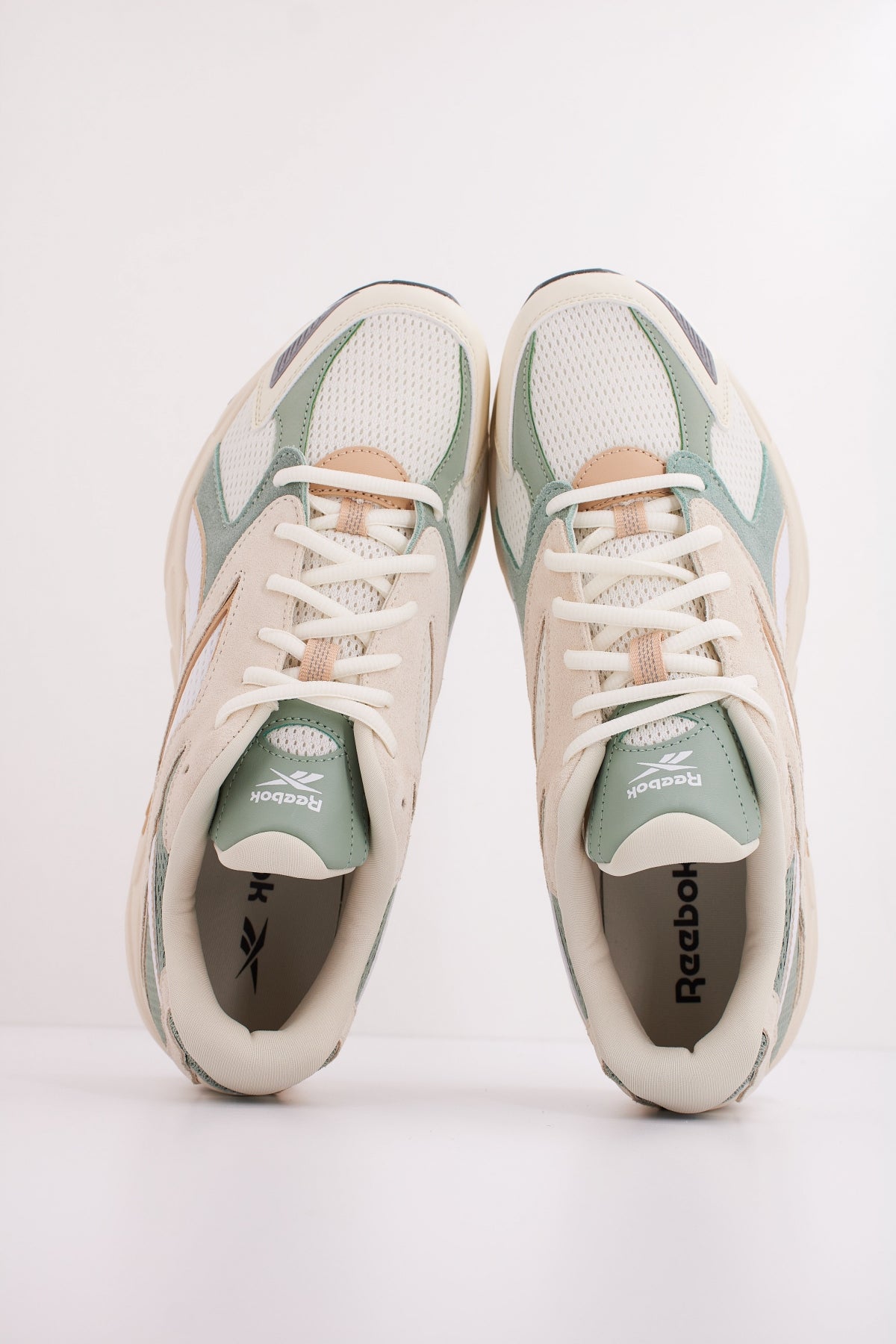REEBOK ROAD PRIME en color BEIS  (3)