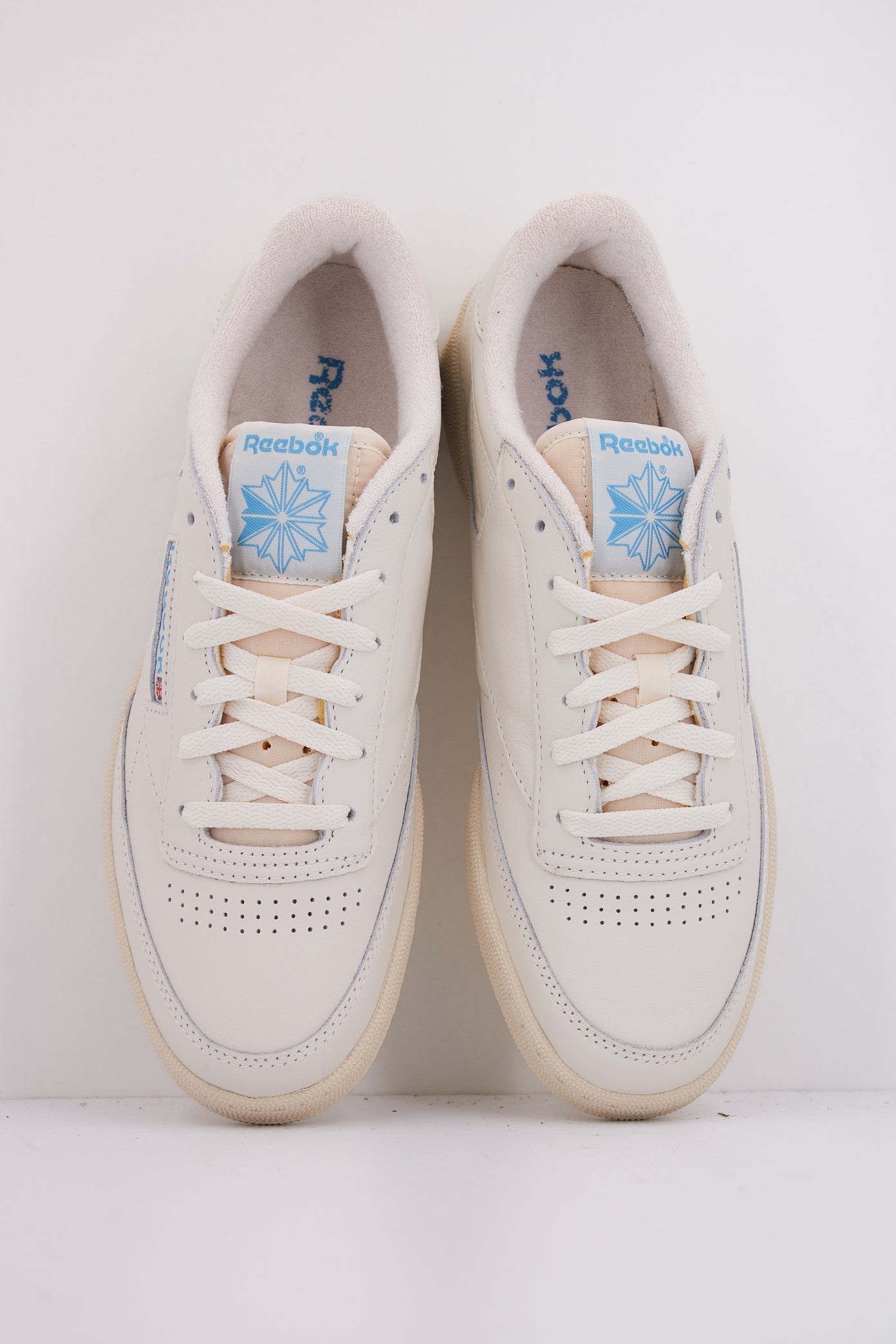 REEBOK CLUB C  VINTAGE en color BEIS  (3)