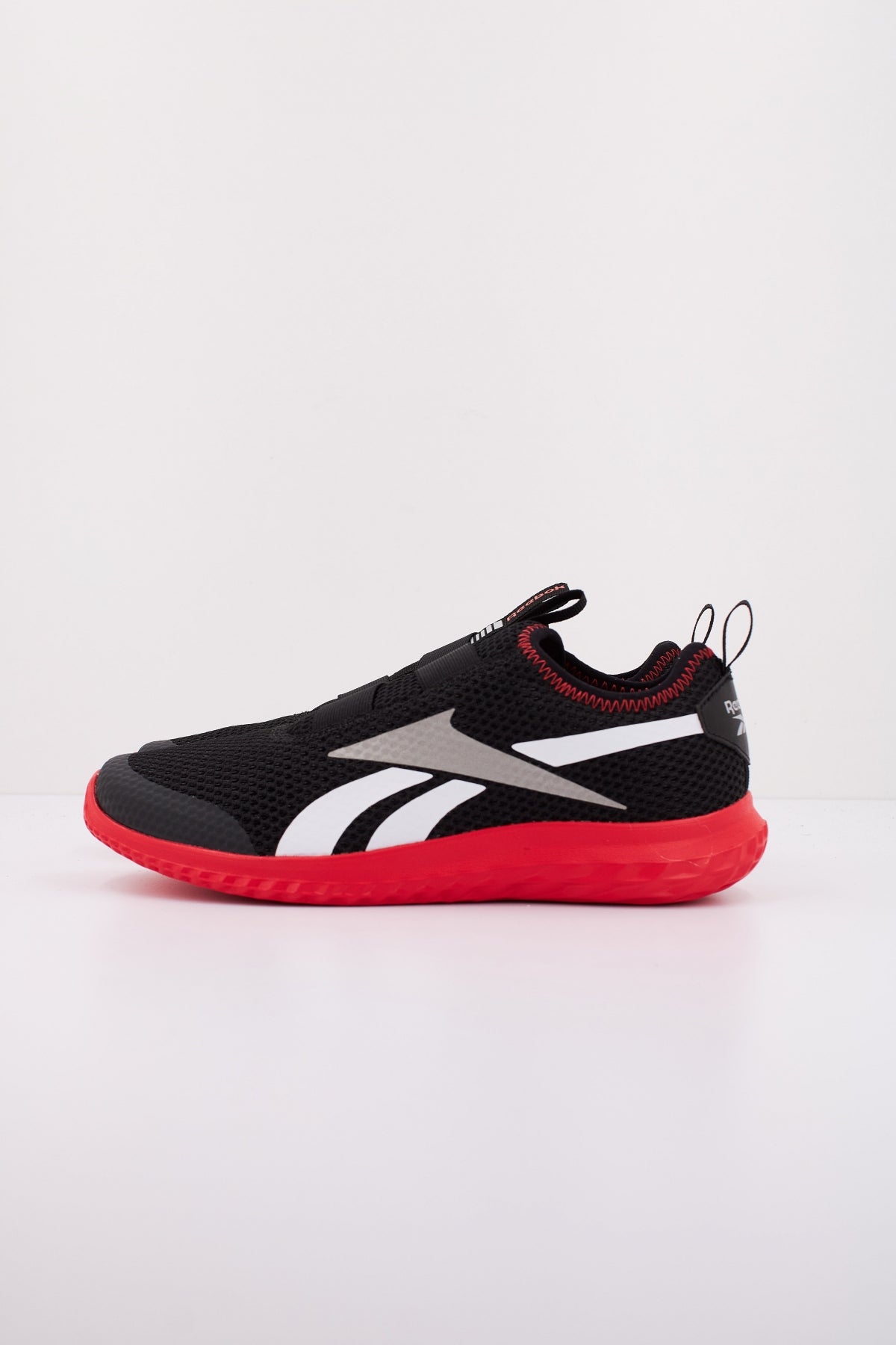 REEBOK  RUSH RUNNER SLIP-ON en color NEGRO  (1)
