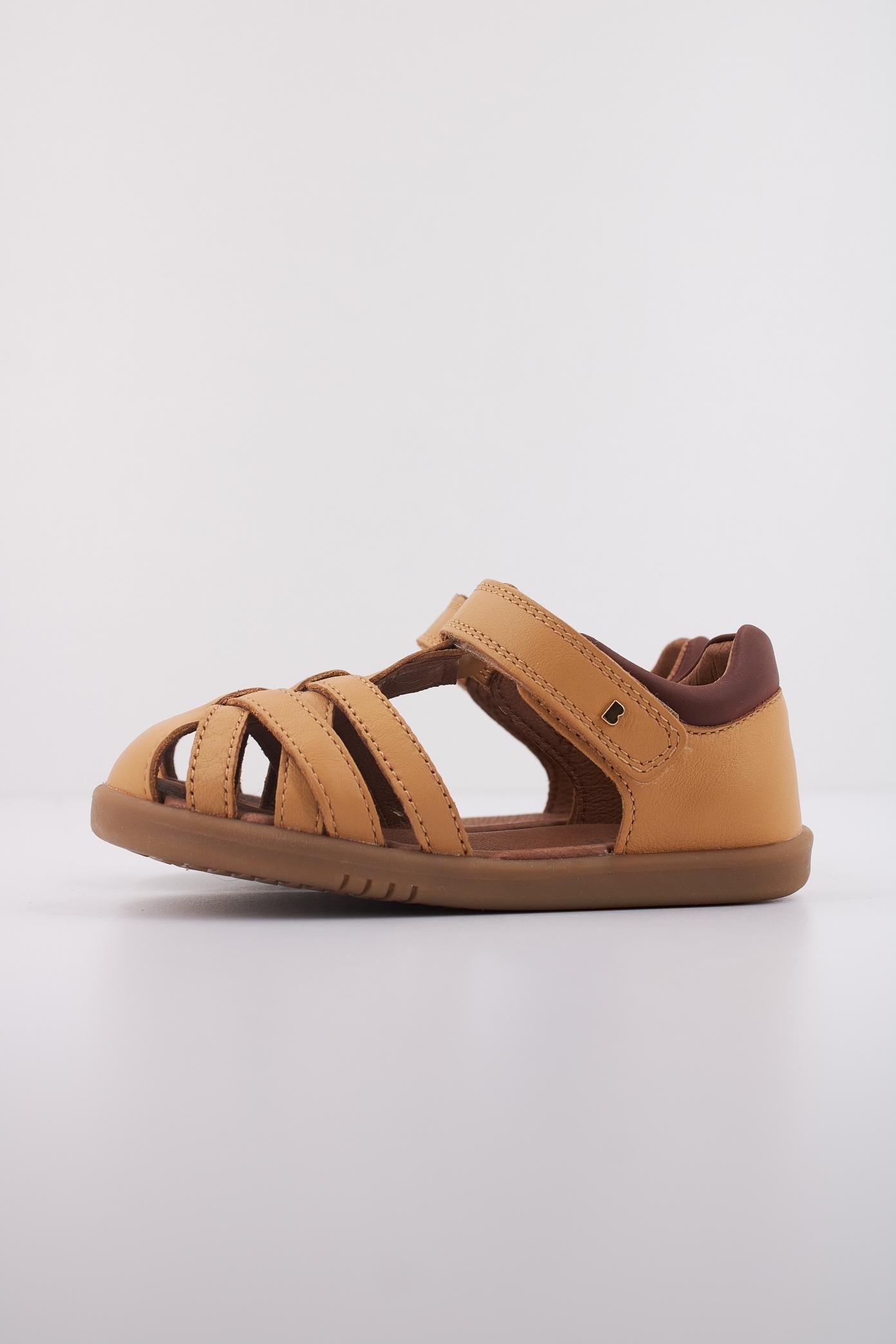 BOBUX CROSS JUMP en color MARRON CLARO  (1)