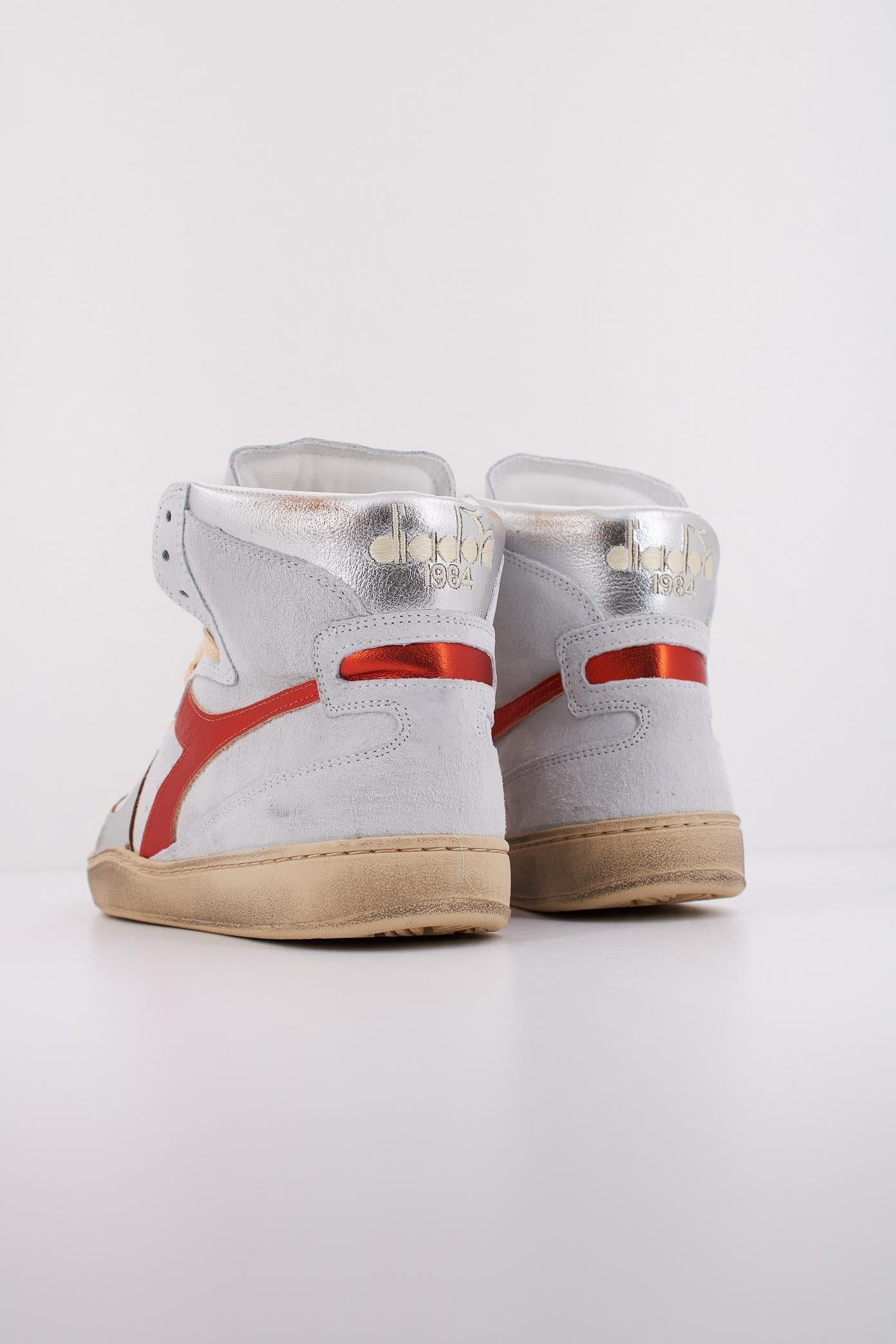 DIADORA ALTO BASKET USED en color BLANCO  (4)