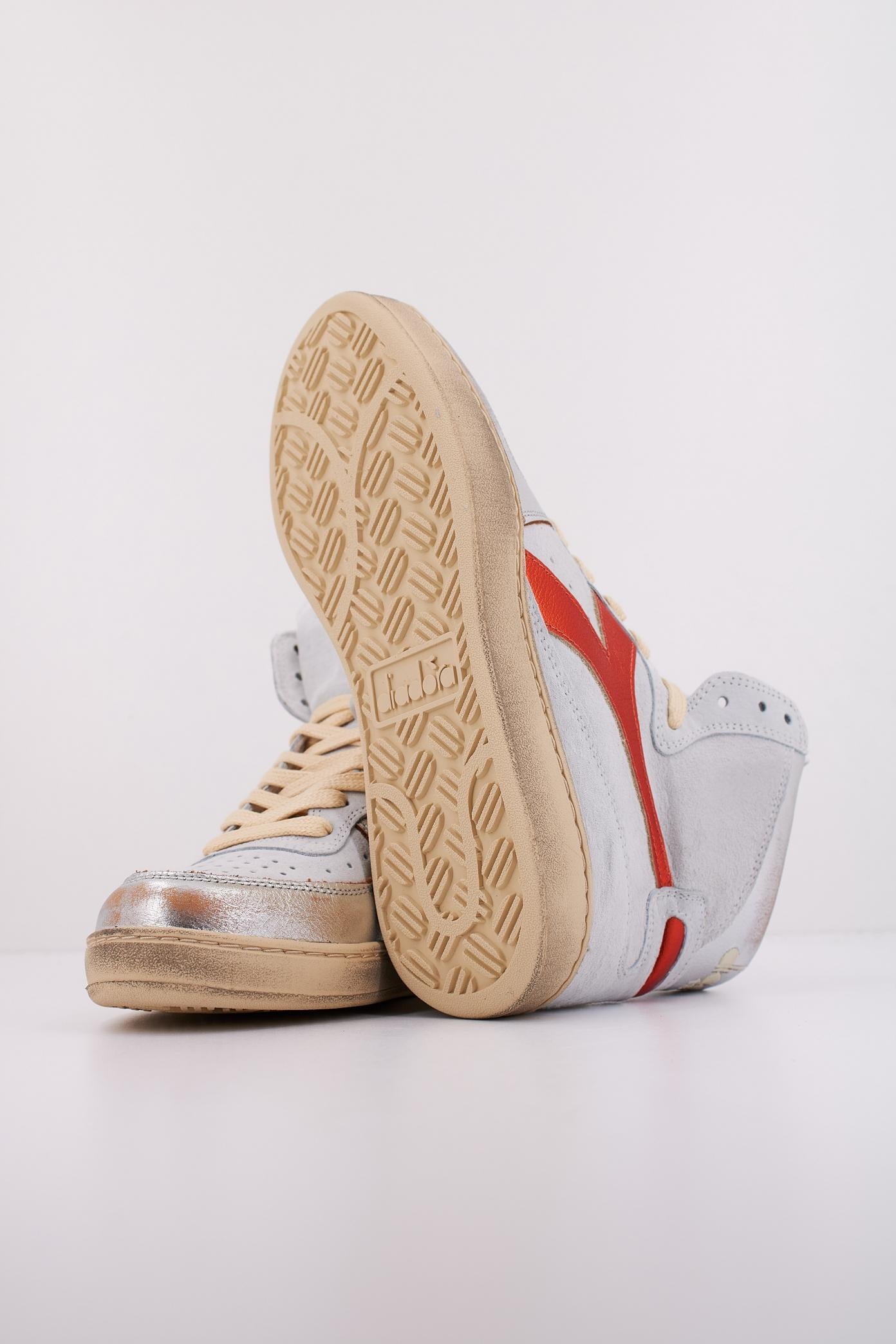 DIADORA ALTO BASKET USED en color BLANCO  (5)