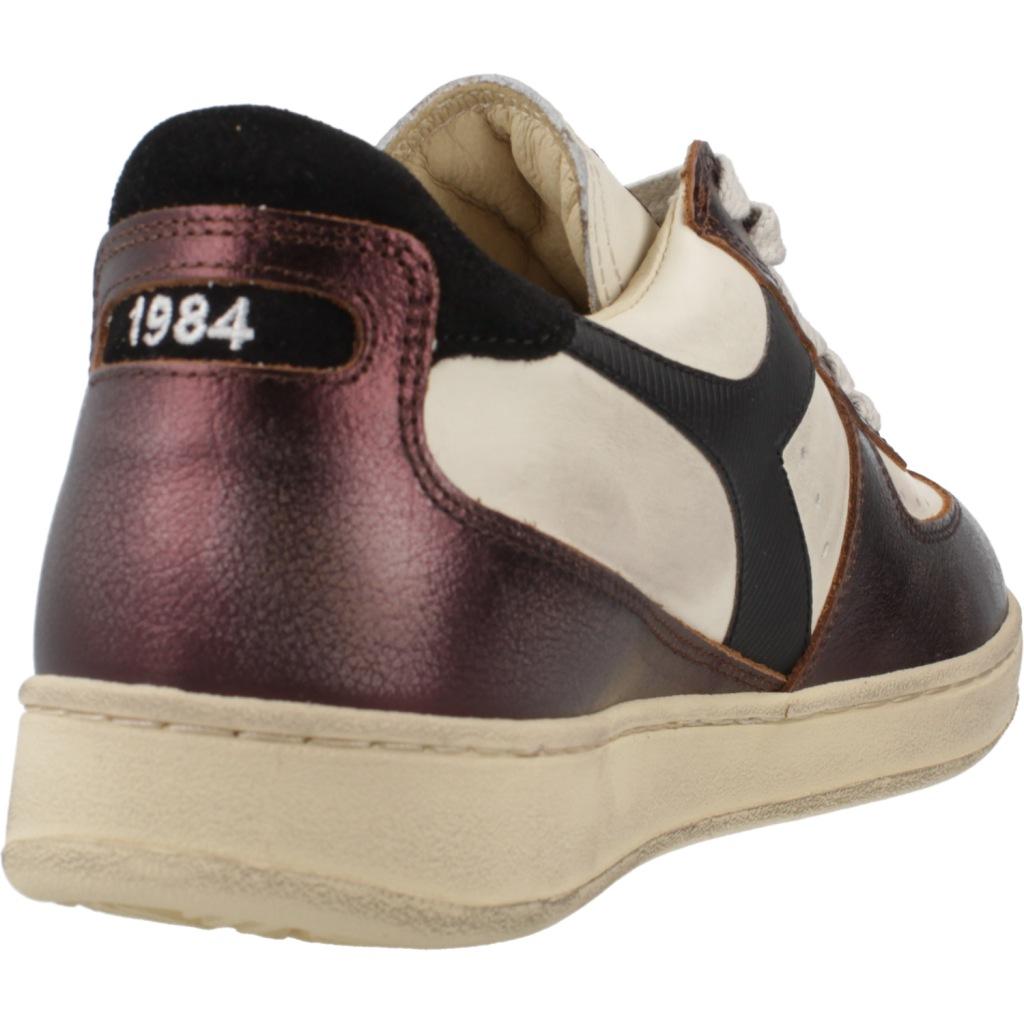 DIADORA HERITAGE BASKET LOW DIRTY en color MARRON  (3)