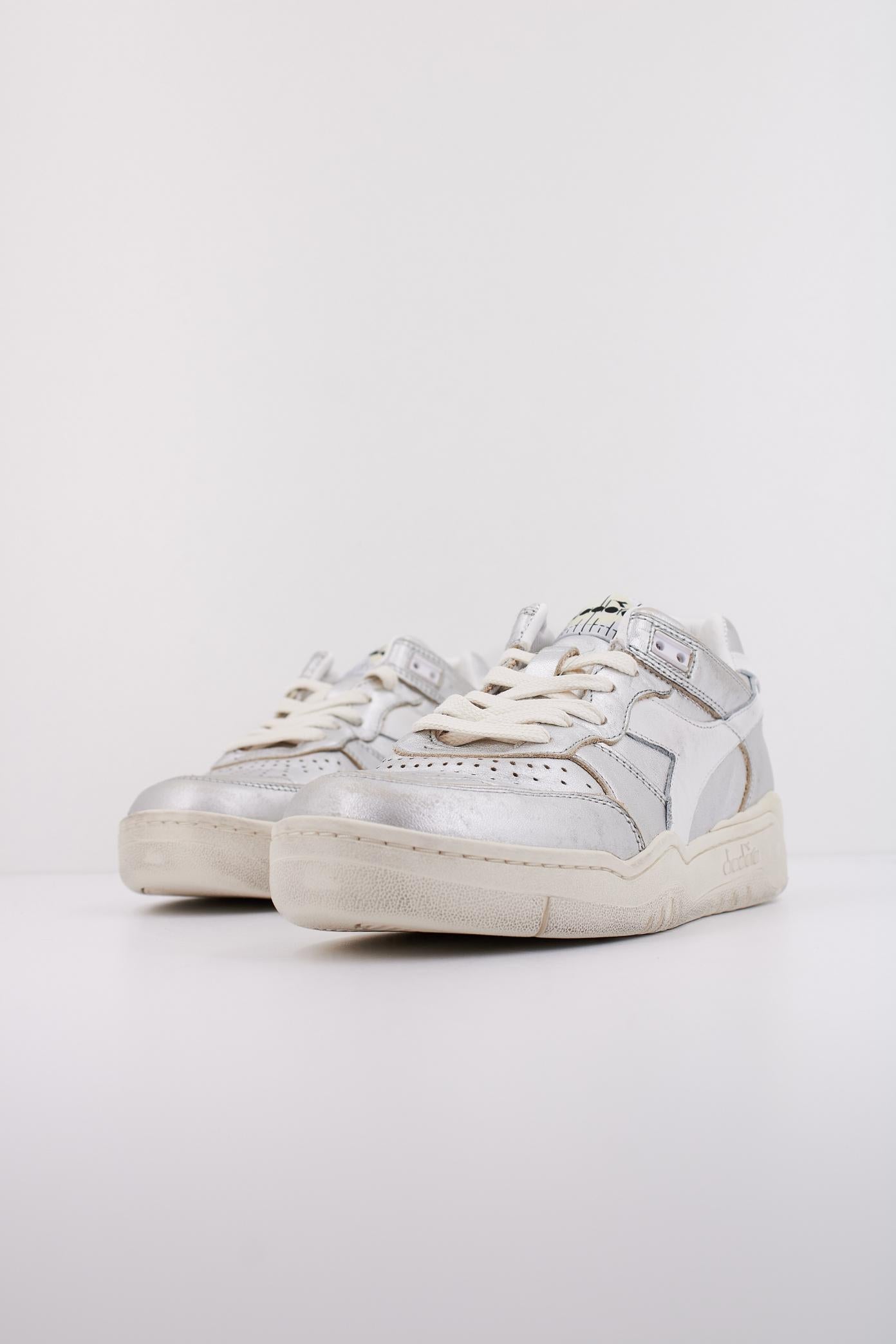 DIADORA METAL WN en color PLATA  (2)