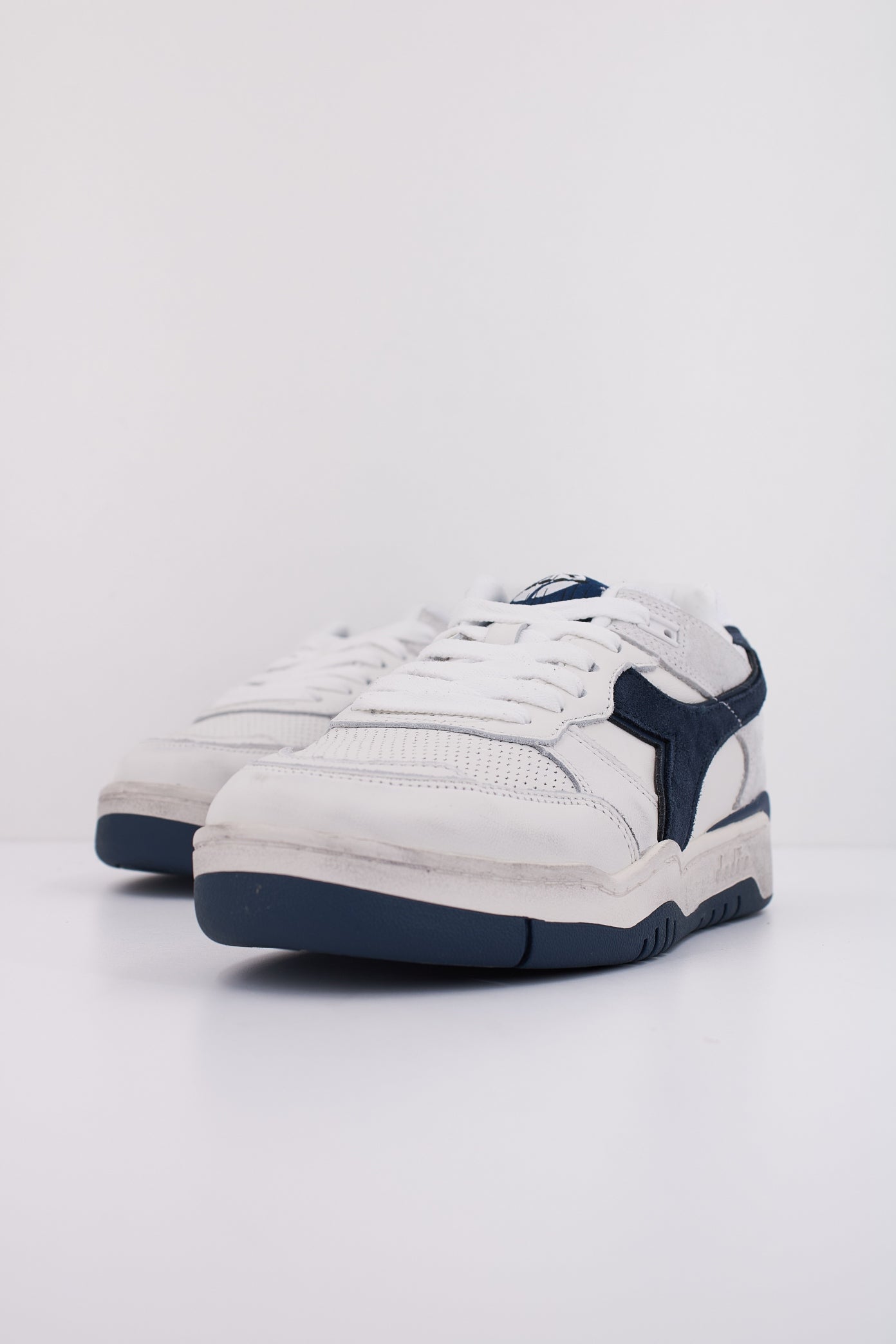 DIADORA USED en color BLANCO  (2)