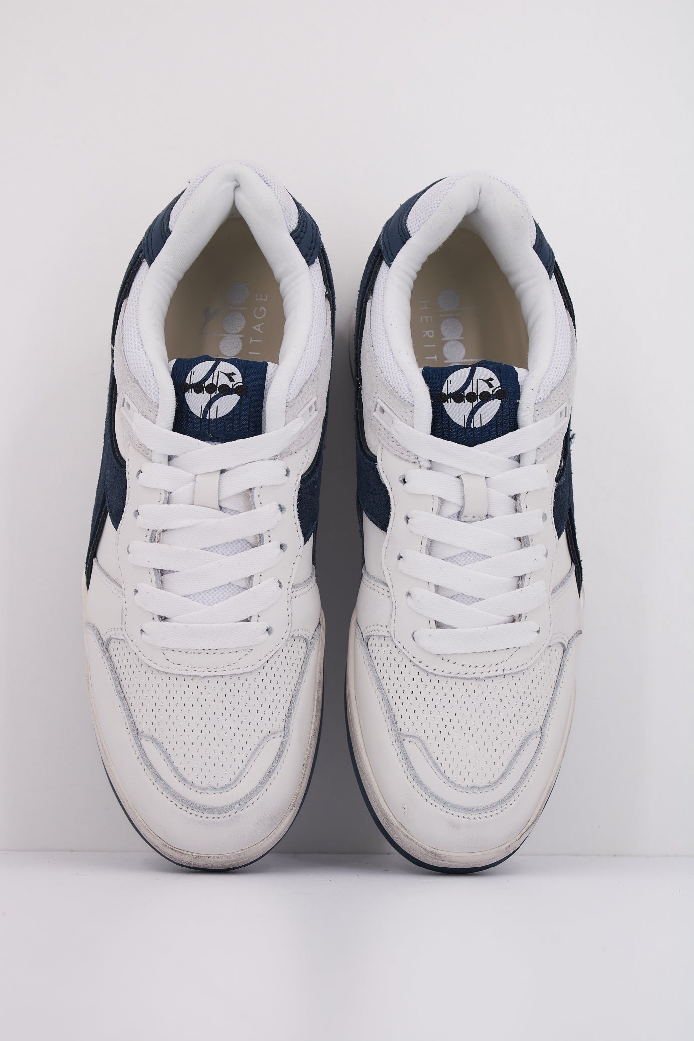 DIADORA USED en color BLANCO  (3)