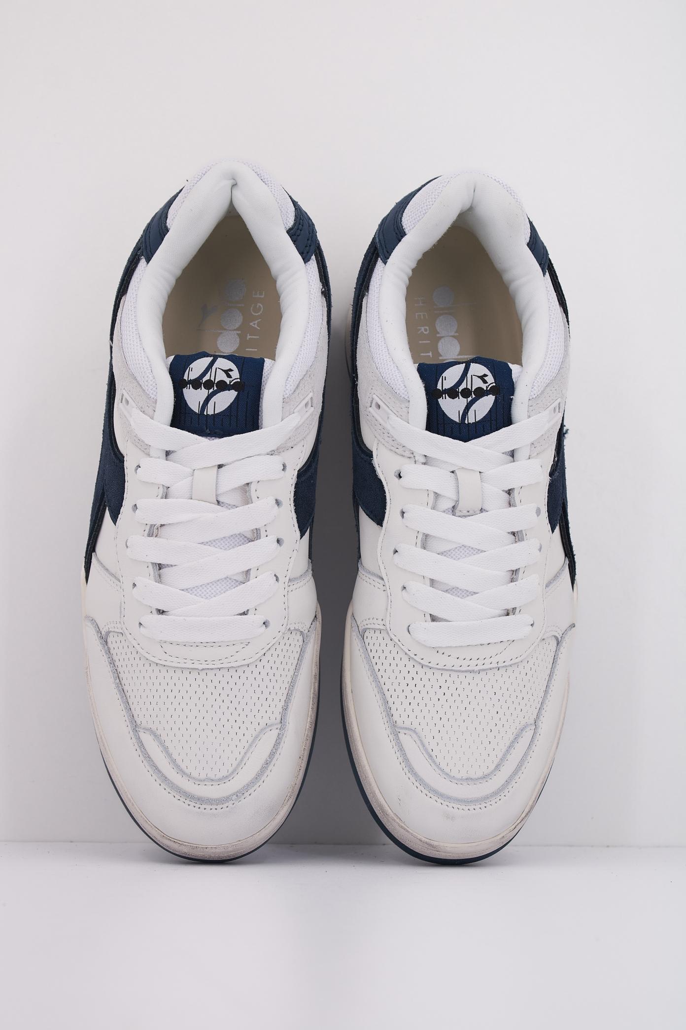 DIADORA USED en color BLANCO  (3)
