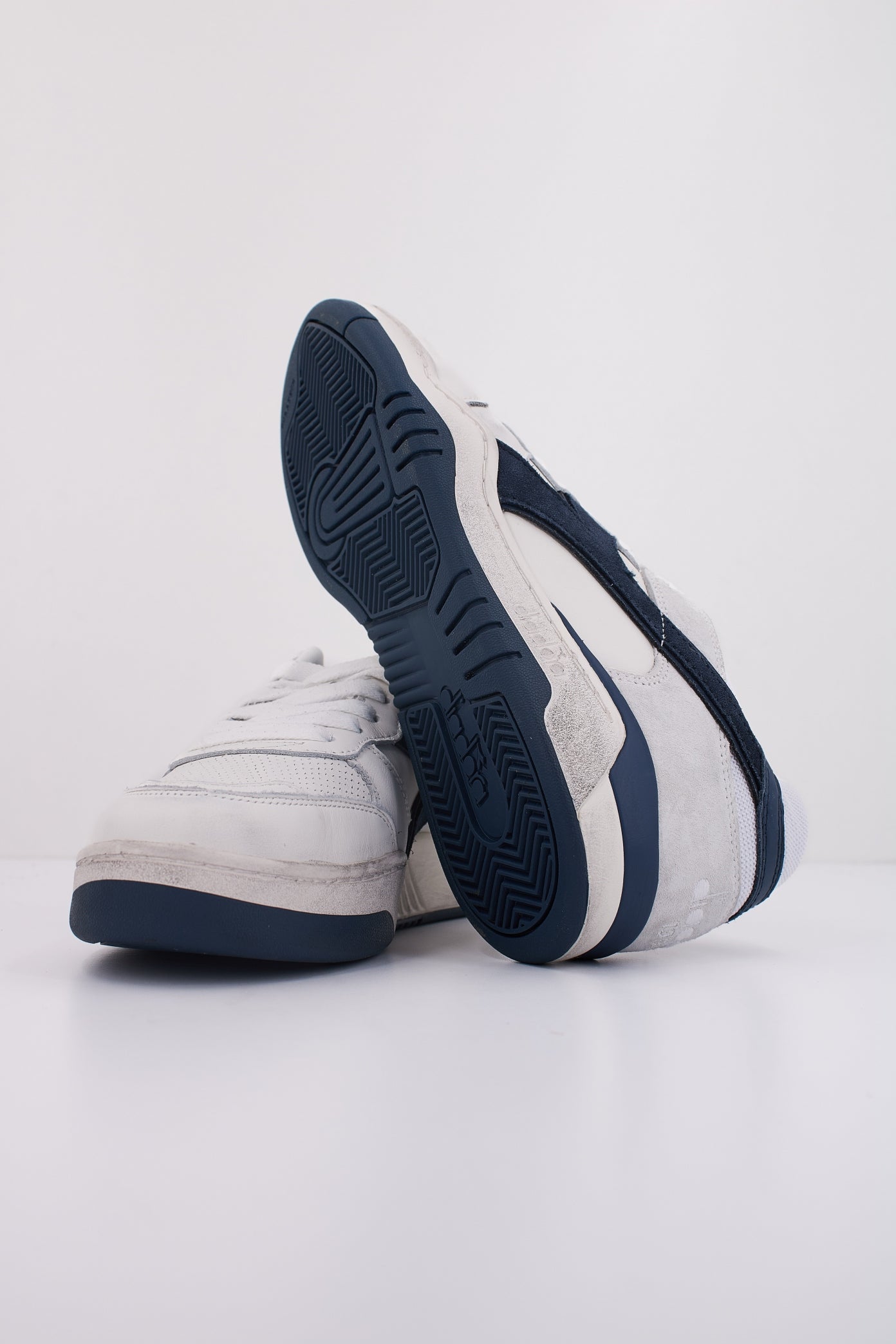 DIADORA USED en color BLANCO  (5)