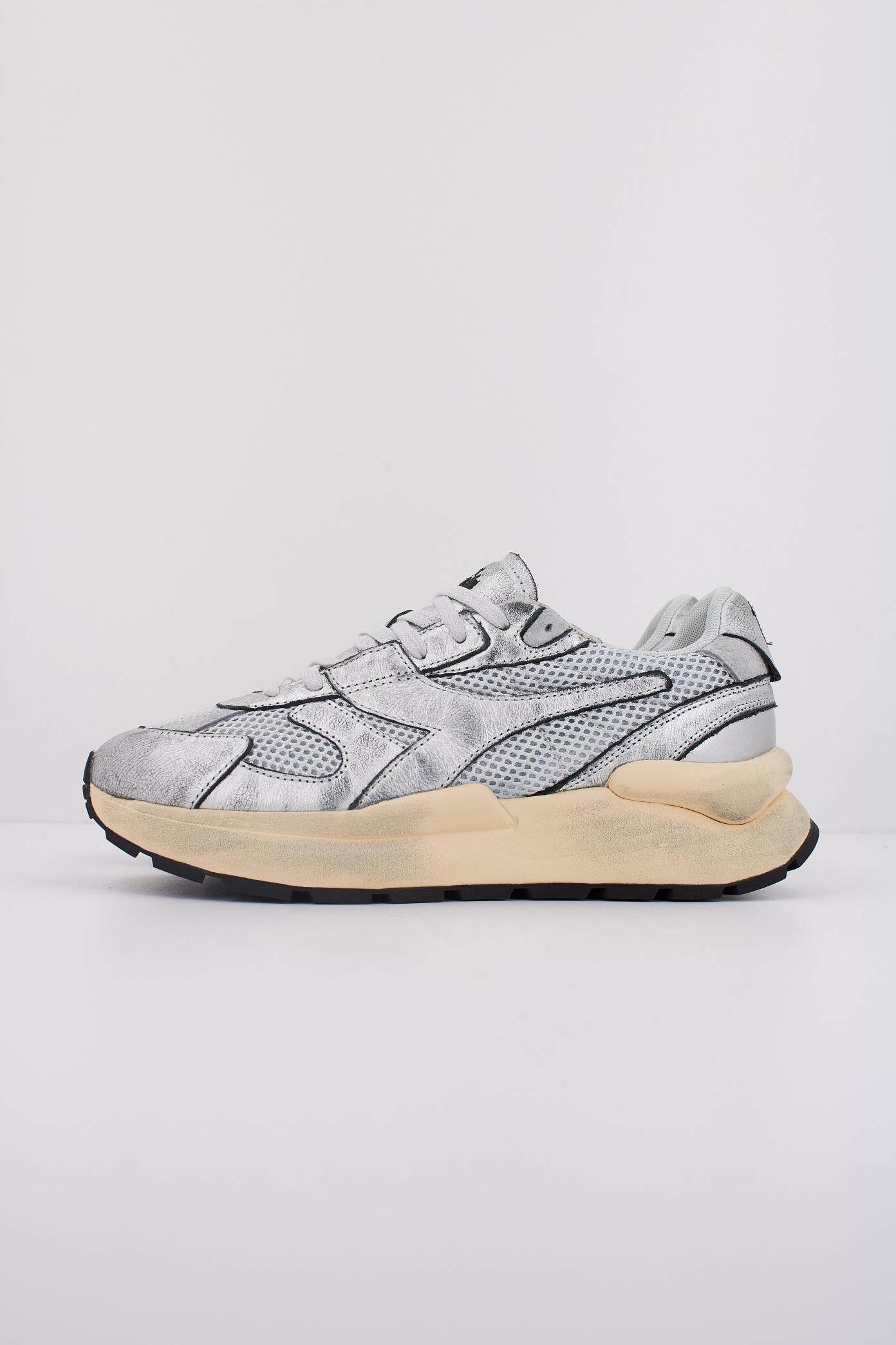 DIADORA MERCURY ELITE en color PLATA  (1)