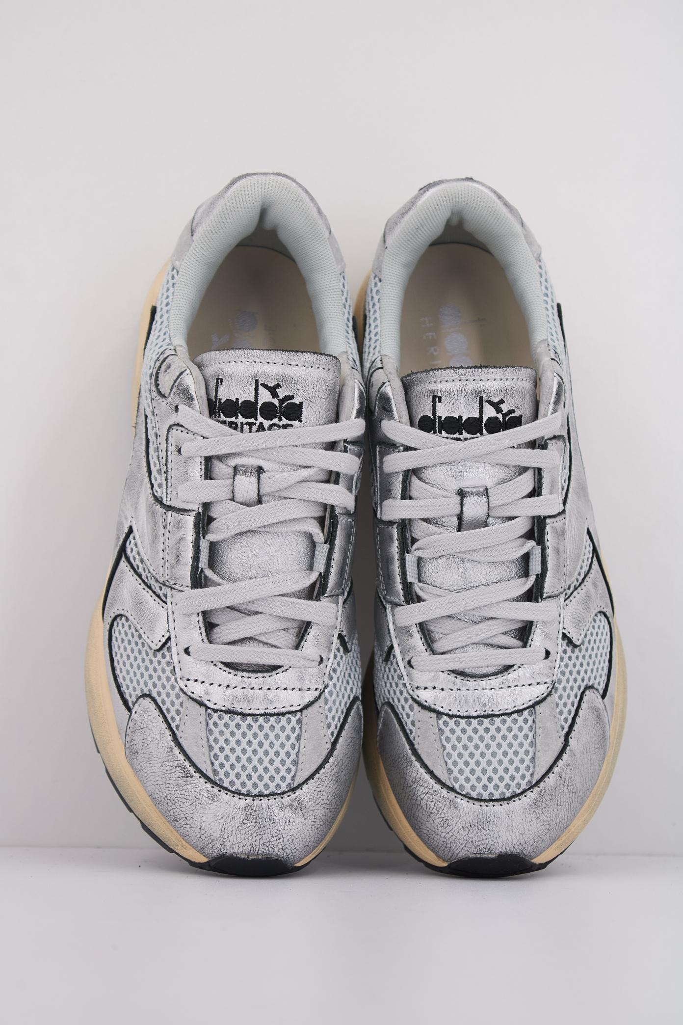 DIADORA MERCURY ELITE en color PLATA  (3)