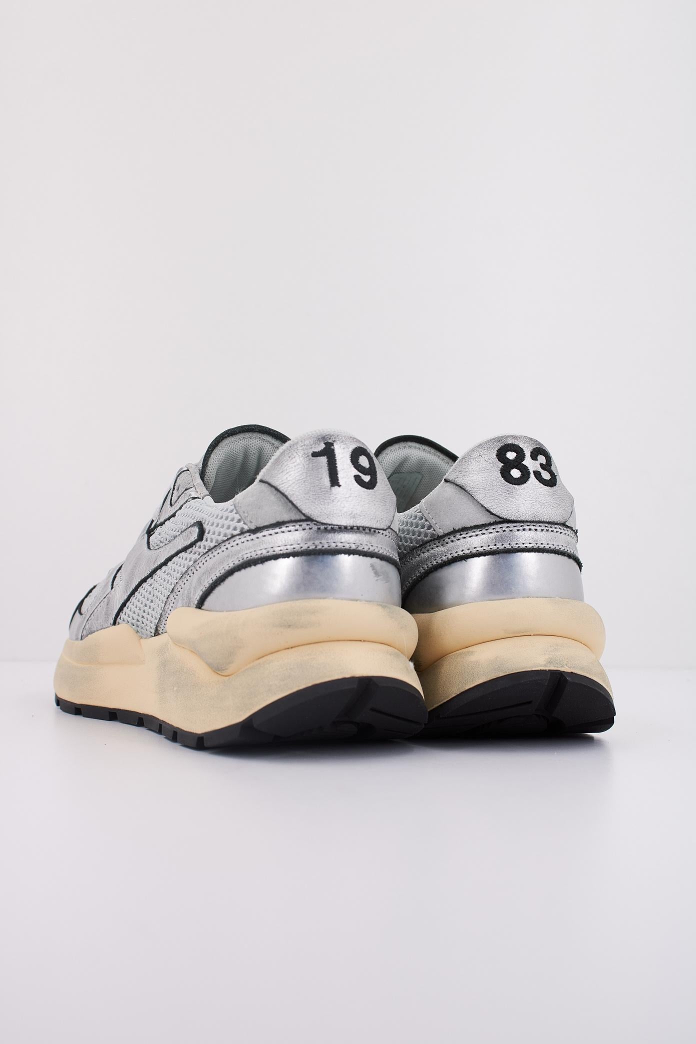 DIADORA MERCURY ELITE en color PLATA  (4)