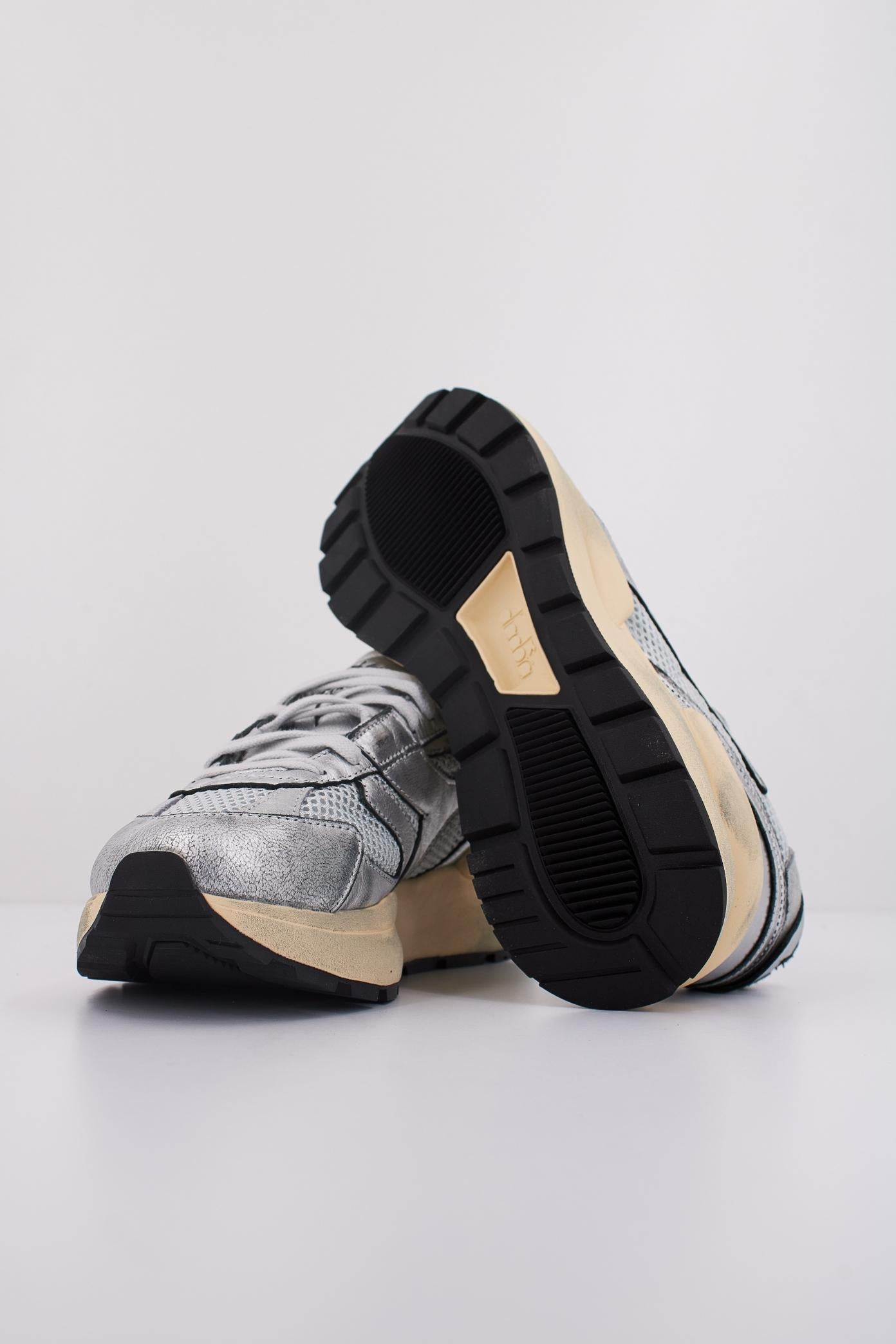 DIADORA MERCURY ELITE en color PLATA  (5)