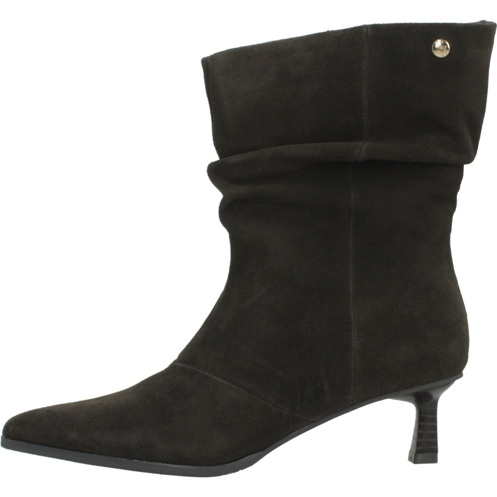 TOP BOTA CORTA ARRUGADA en color MARRON  (2)