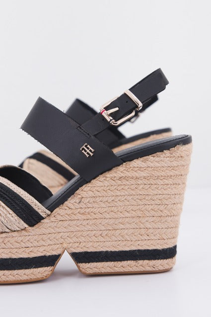 TOMMY HILFIGER ARTISANAL HIGH WEDGE en color NEGRO  (4)