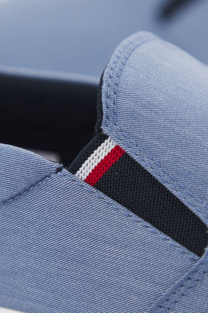 TOMMY HILFIGER ESSENTIAL SLIP ON CHAMBR en color AZUL  (4)