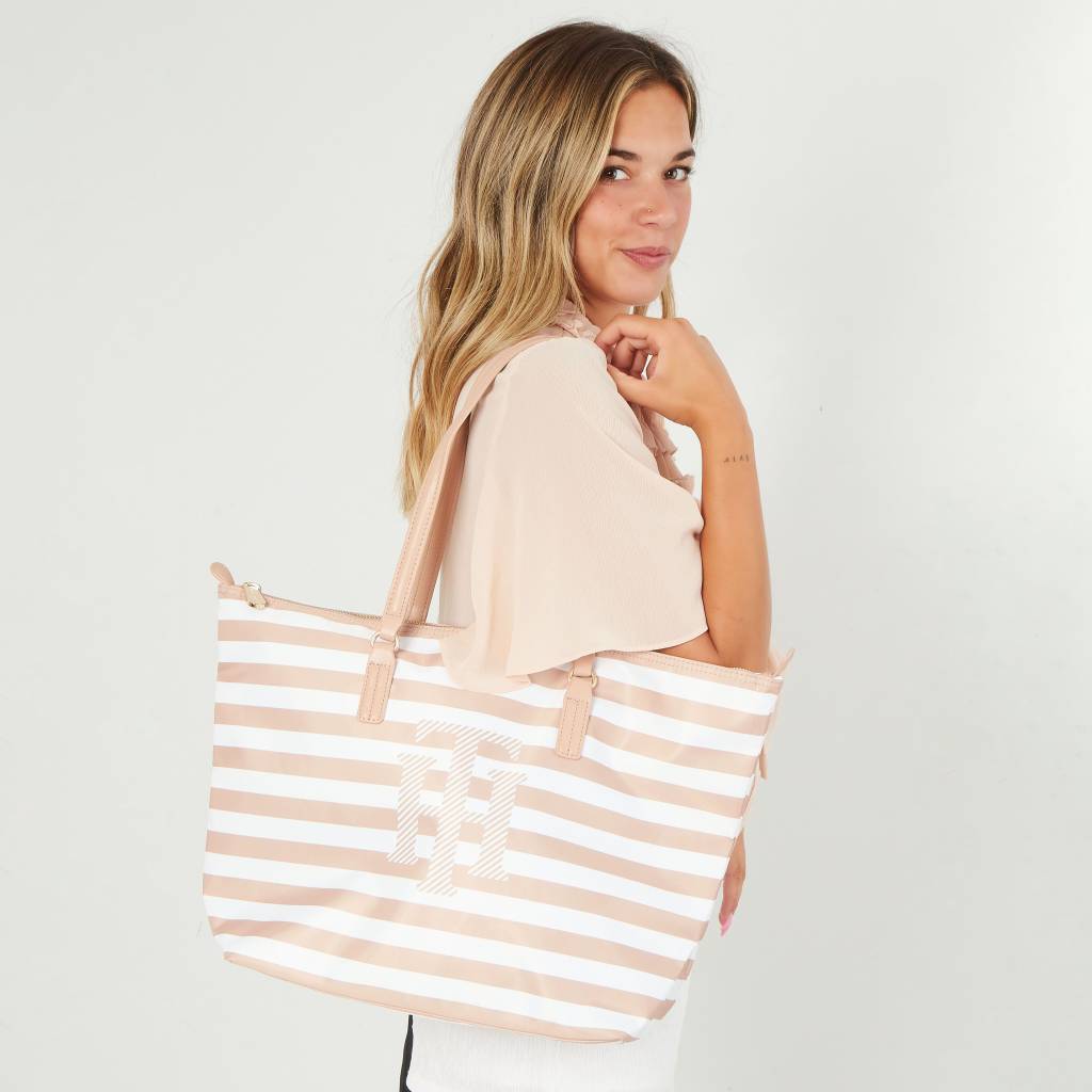 TOMMY HILFIGER POPPY TOTE en color MARRON CLARO  (7)
