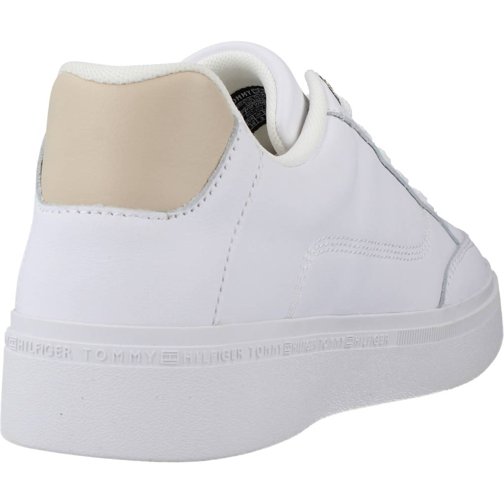TOMMY HILFIGER  ESSENTIAL TH COURT SNEAK en color BLANCO  (3)