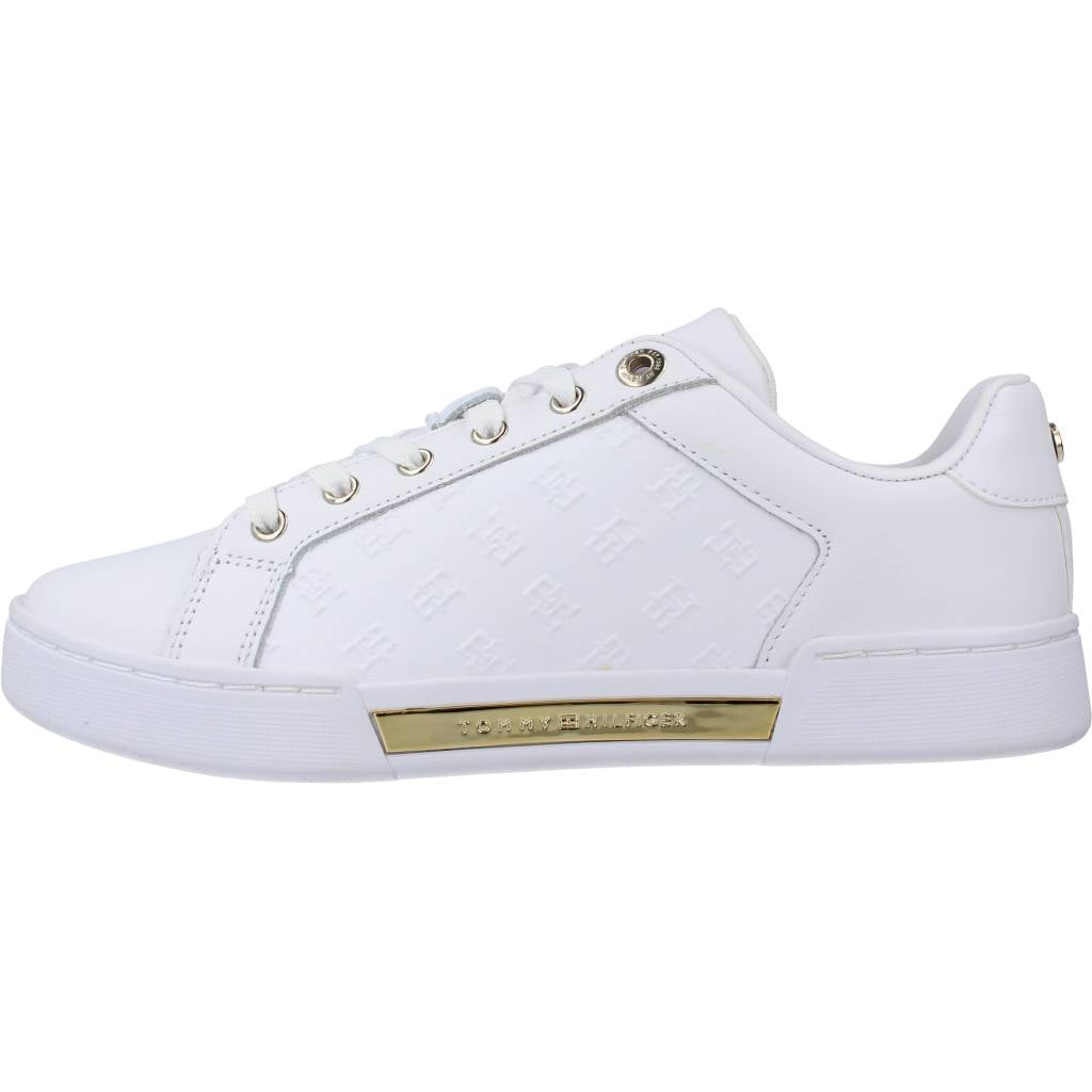 TOMMY HILFIGER  EMBOSSED MONOGRAM SNEAKE en color BLANCO  (2)