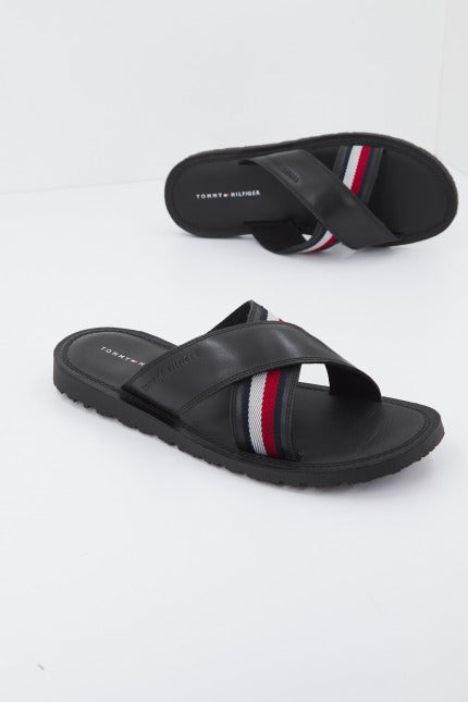 TOMMY HILFIGER CRISS CROSS SANDAL en color NEGRO  (1)