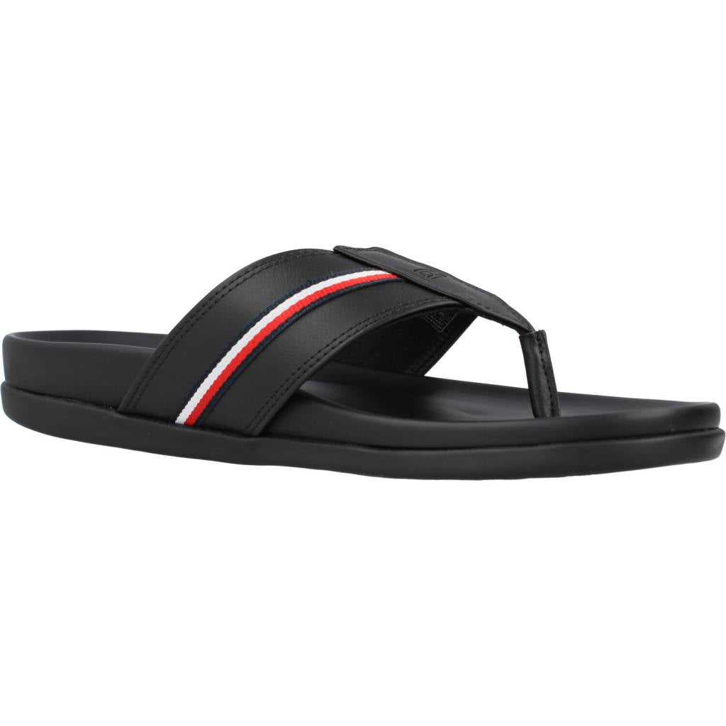 TOMMY HILFIGER CRISS CROSS SANDAL en color NEGRO  (5)