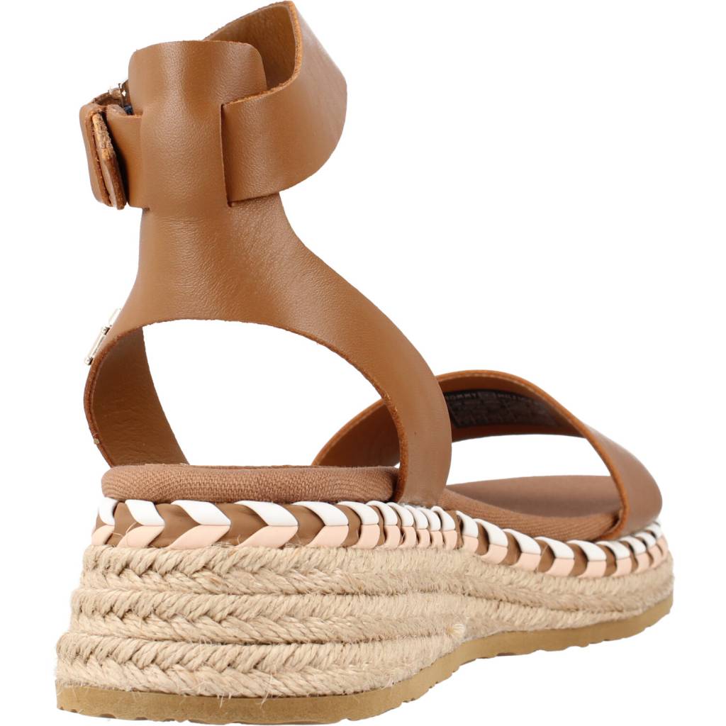 TOMMY HILFIGER LOW WEDGE SANDAL en color MARRON  (3)