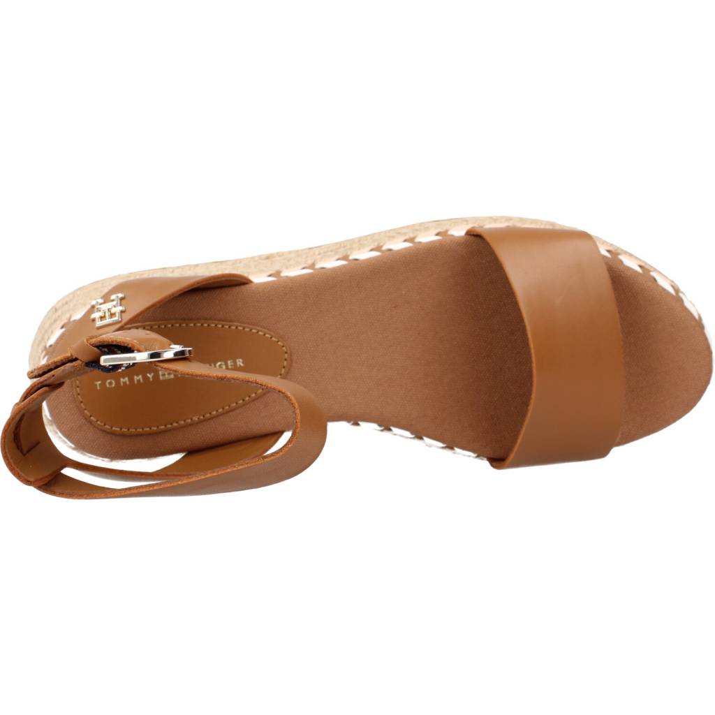 TOMMY HILFIGER LOW WEDGE SANDAL en color MARRON  (7)