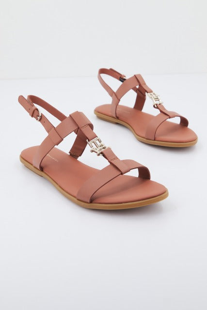 TOMMY HILFIGER TH FLAT  en color MARRON  (1)