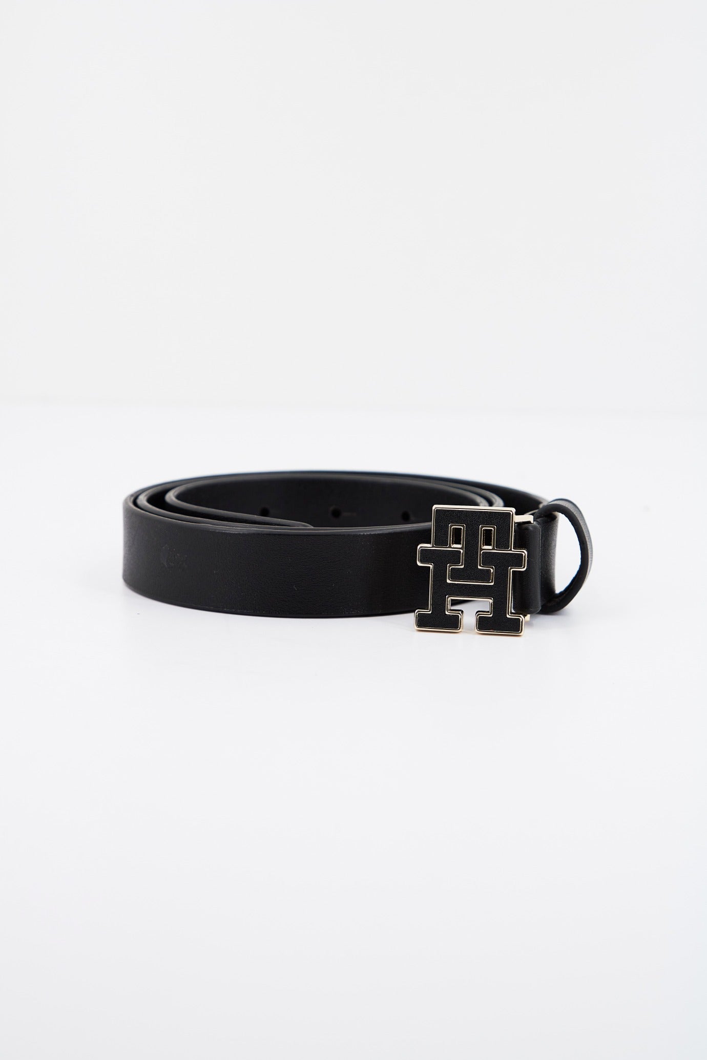 TOMMY HILFIGER LOGO INLAY en color NEGRO  (1)