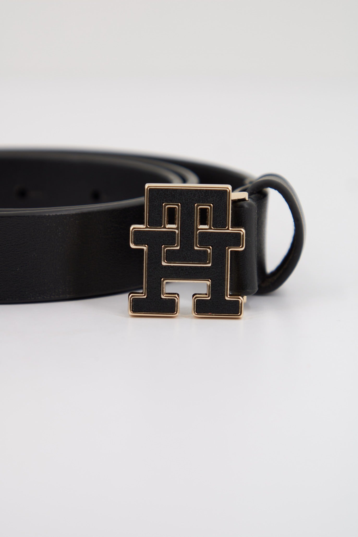 TOMMY HILFIGER LOGO INLAY en color NEGRO  (4)