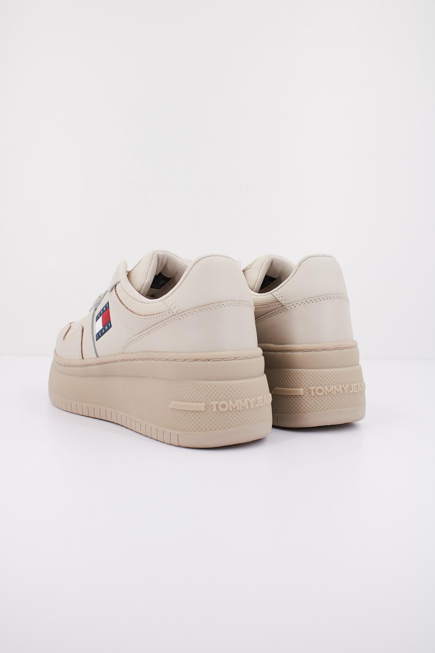 TOMMY HILFIGER TJW RETRO BASKET FLATFORM ESS en color MARRON  (4)