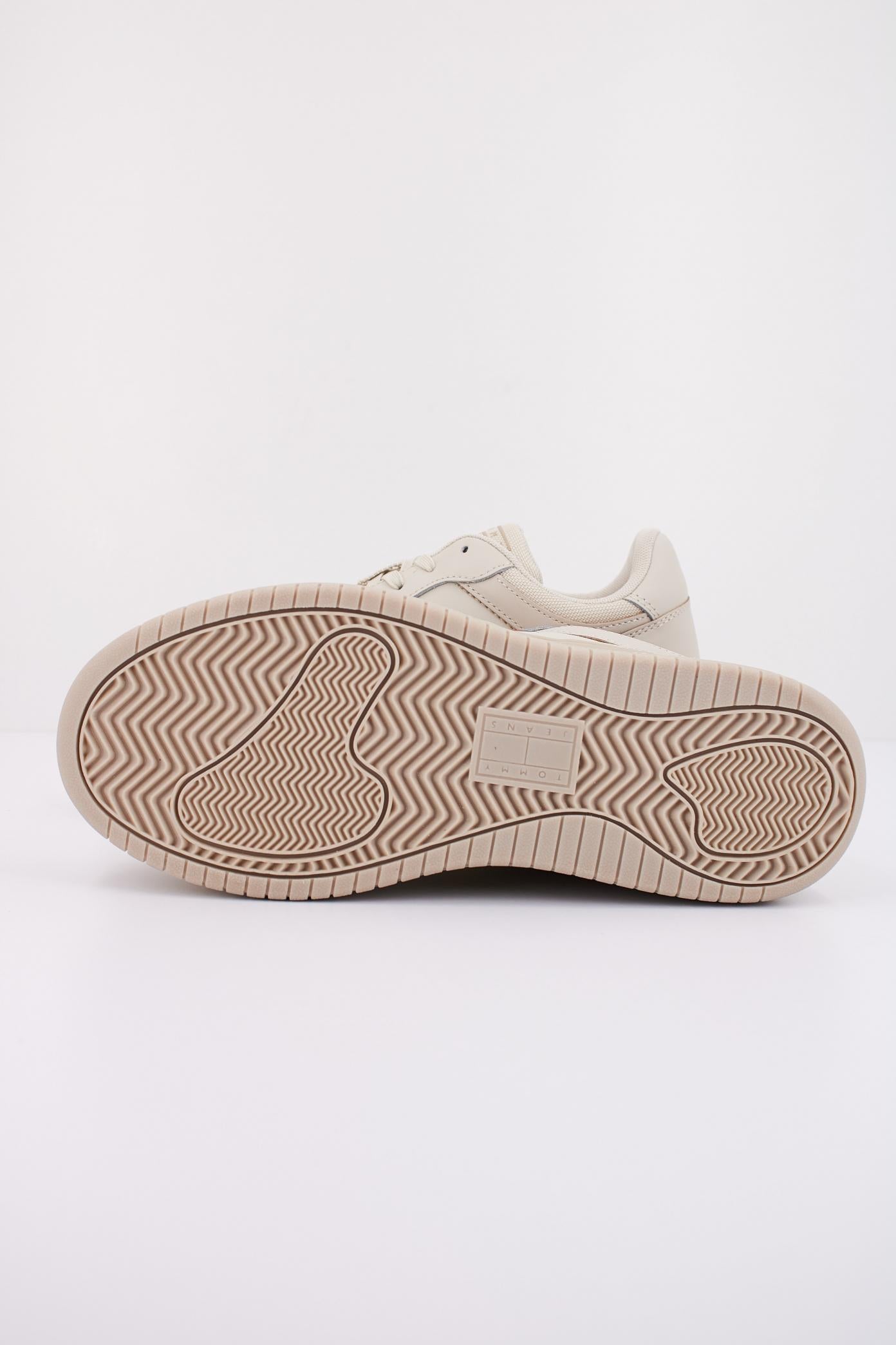 TOMMY HILFIGER TJW RETRO BASKET FLATFORM ESS en color MARRON  (5)