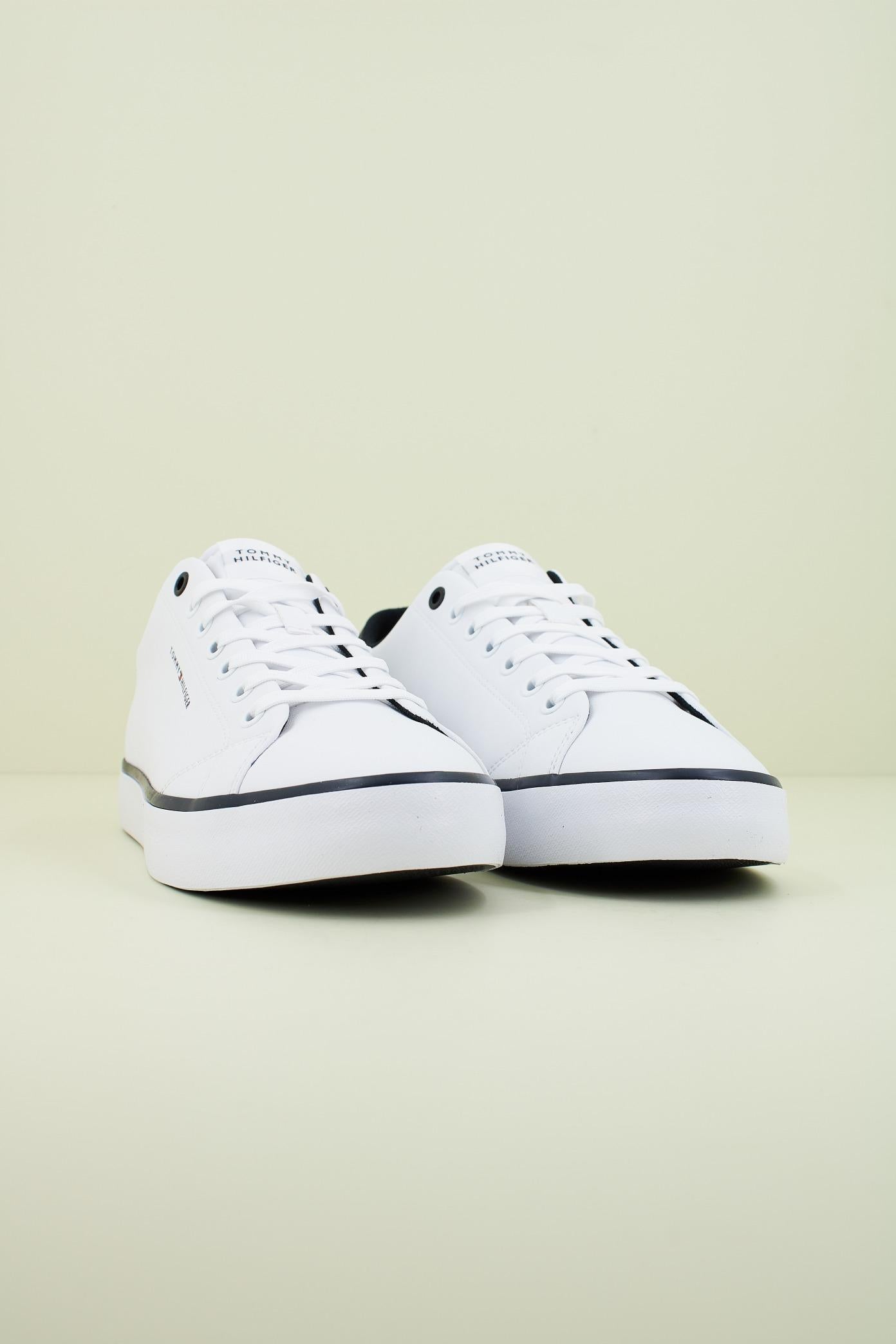 TOMMY HILFIGER TH HI VULC CORE LOW LEATHER ESS en color BLANCO  (2)