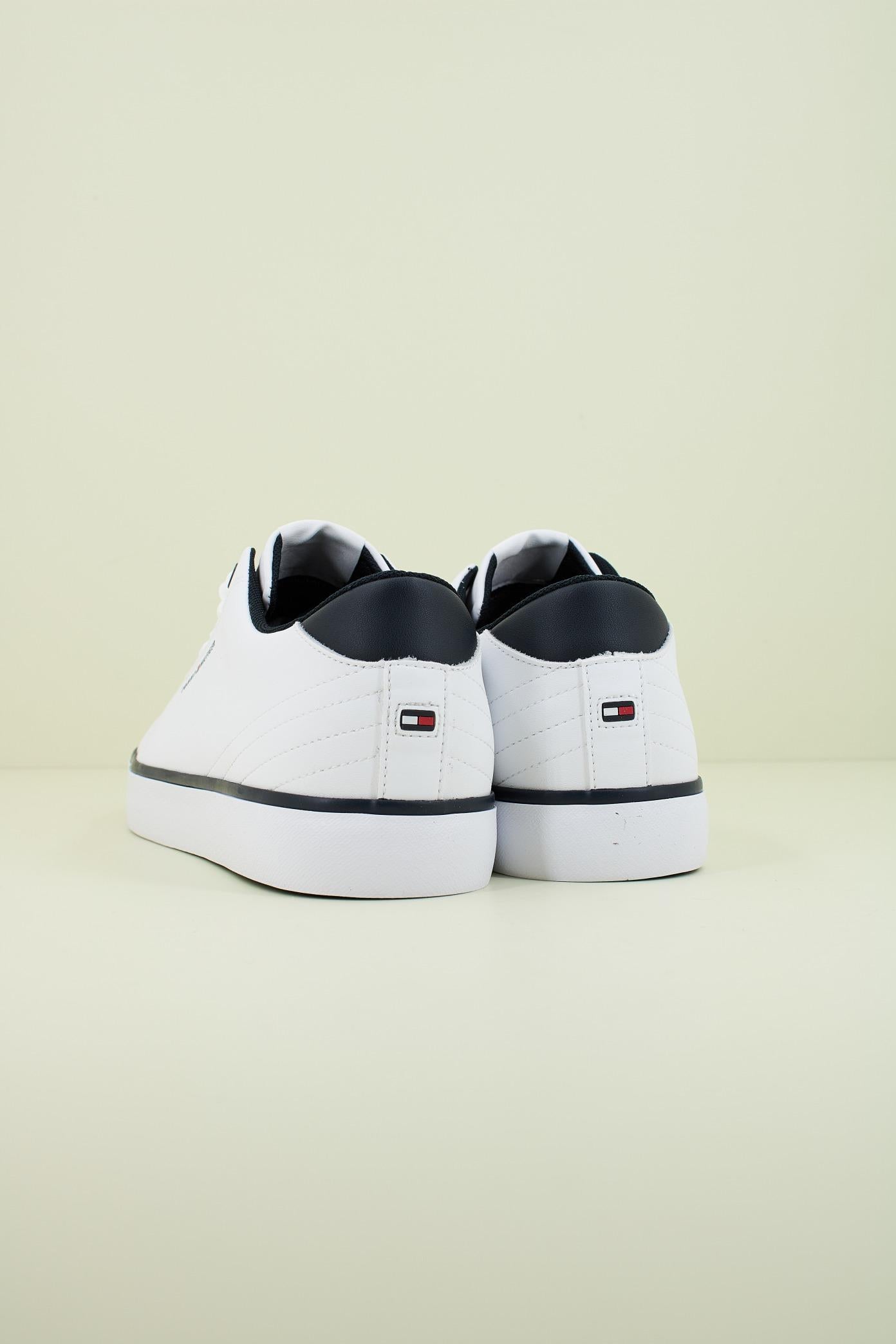 TOMMY HILFIGER TH HI VULC CORE LOW LEATHER ESS en color BLANCO  (3)