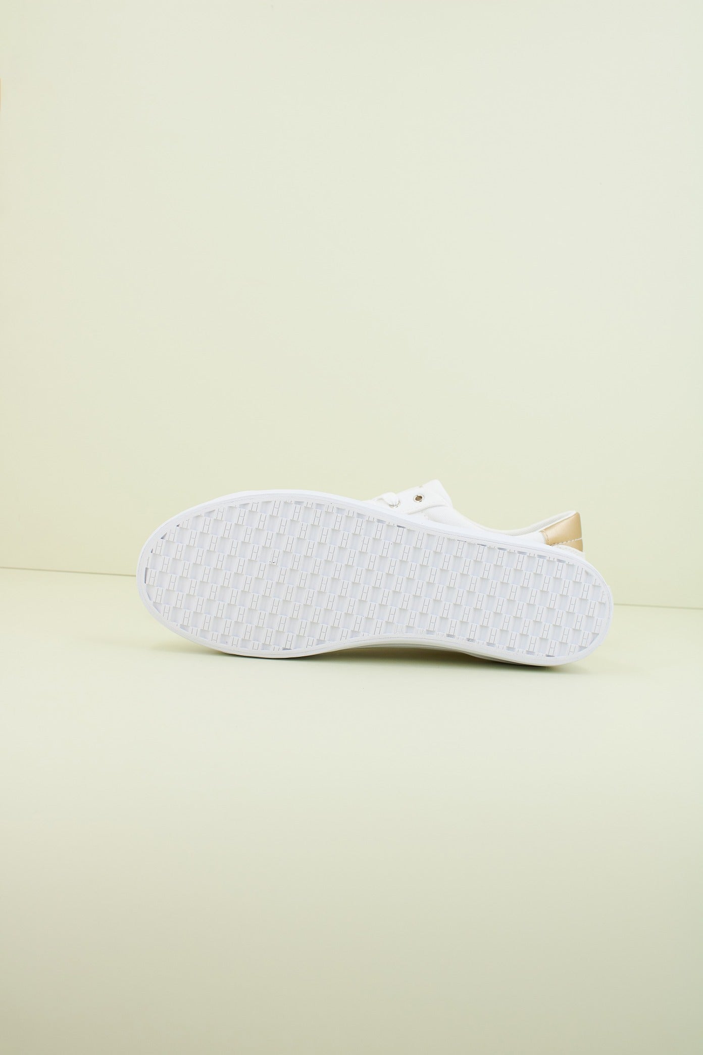 TOMMY HILFIGER ESSENTIAL VULC CANVAS SNEAKER en color BLANCO  (4)