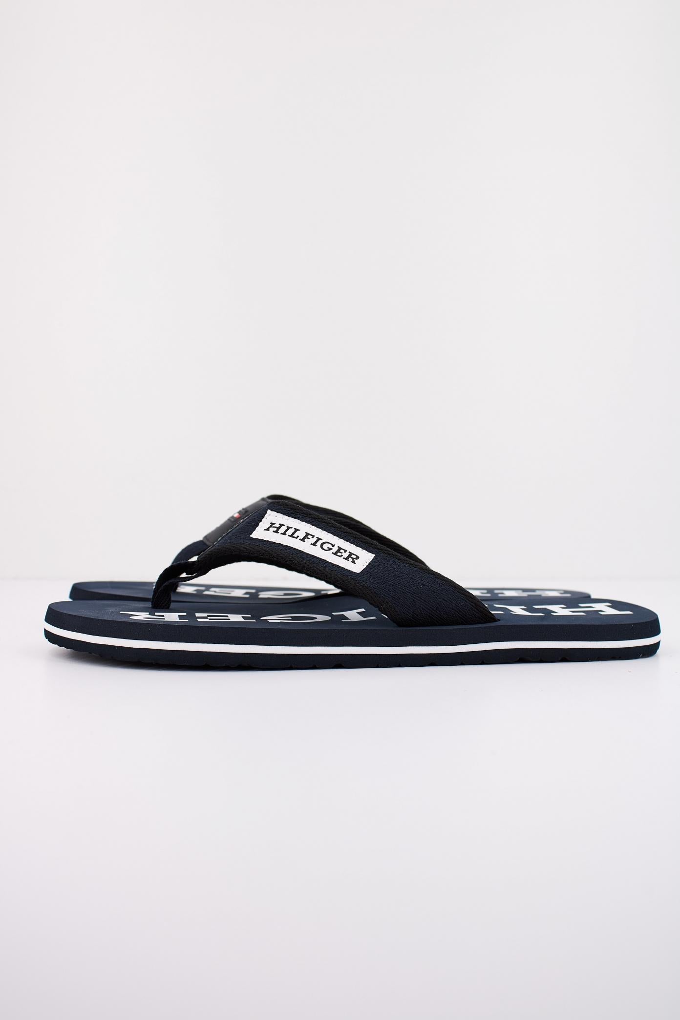TOMMY HILFIGER  PATCH HILFIGER BEACH SAN en color AZUL  (1)
