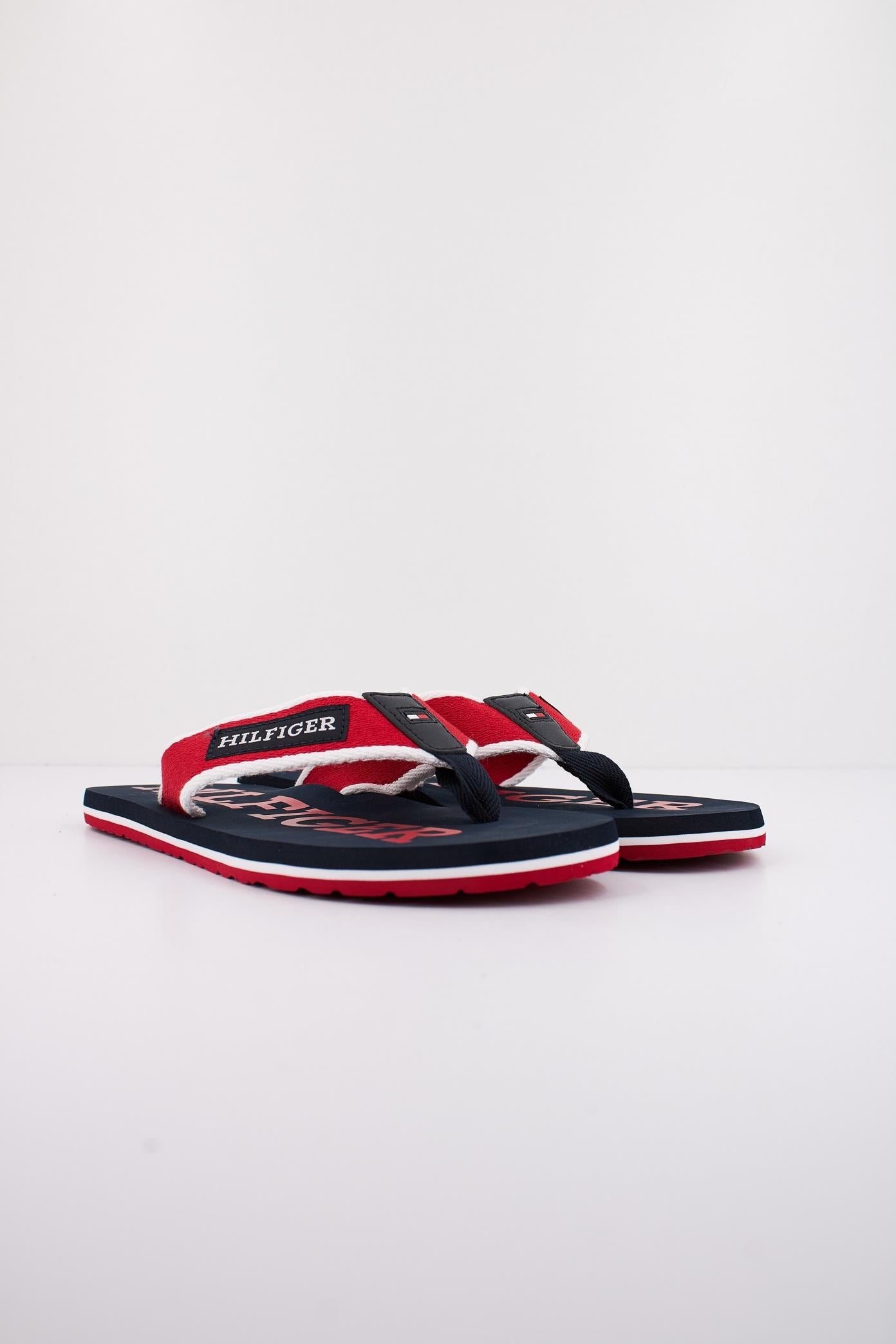 TOMMY HILFIGER  PATCH HILFIGER BEACH SAN en color ROJO  (2)