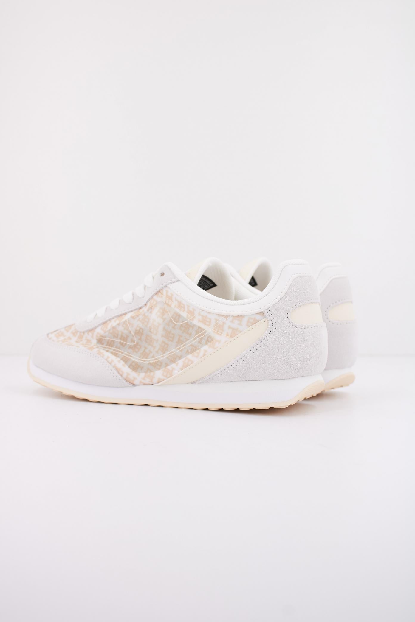 TOMMY HILFIGER TH MONOGRAM HERITAGE RUNNER en color BEIS  (4)